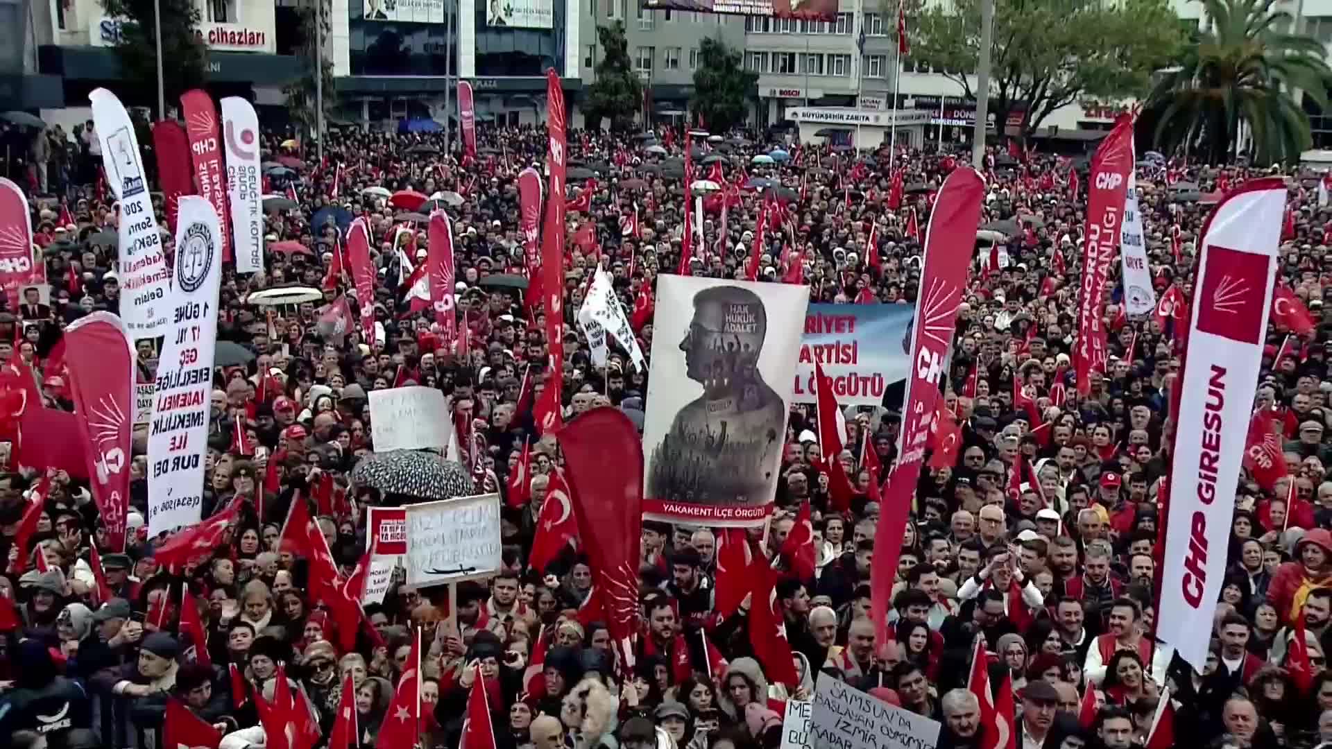 Samsun'da İmamoğlu'nun mesajı okundu: "Hücrem sizlerin mücadelesiyle bu yolun sonundaki güzel günlerin ışığıyla aydınlanıyor"
