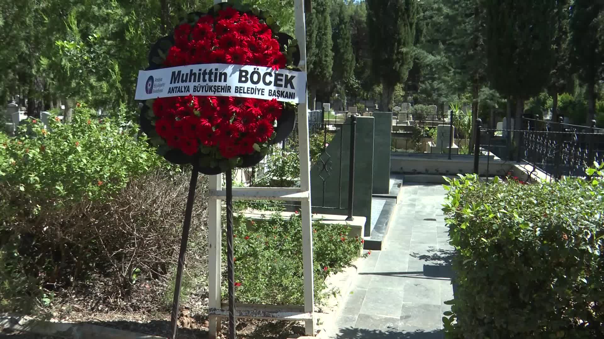 Antalya Büyükşehir Belediyesi Konservatuvarı kurucusu İsmail Baha Sürelsan vefatının 27'nci yılında anıldı