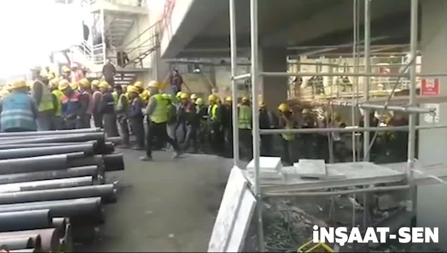AKM ŞANTİYESİNDE İŞÇİLERE MANGAL PARTİSİ DÜZENLENDİ, KORONAVİRÜS TEDBİRLERİ HİÇE SAYILDI