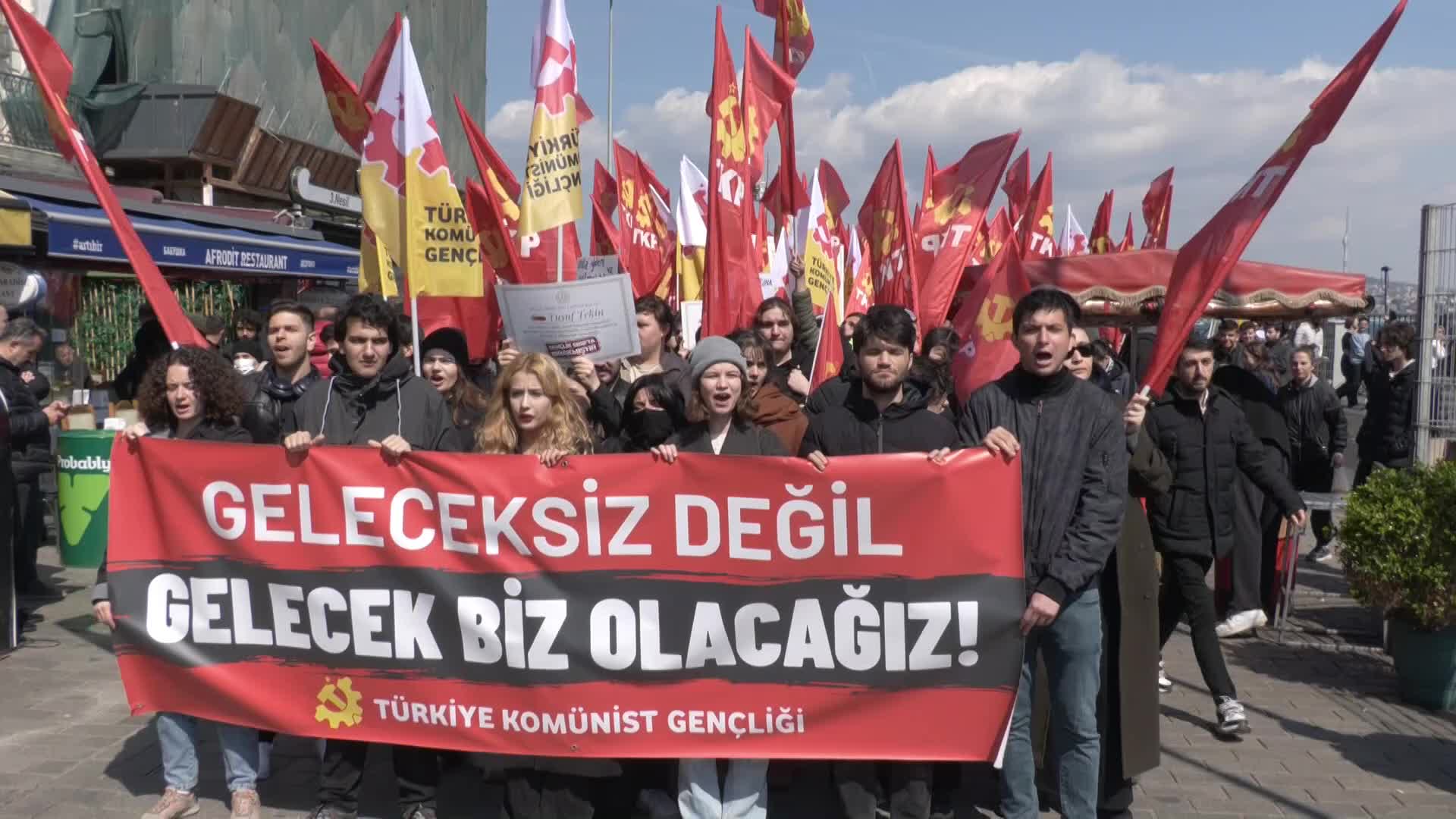 Üniversite öğrencilerinden Karaköy’de protesto