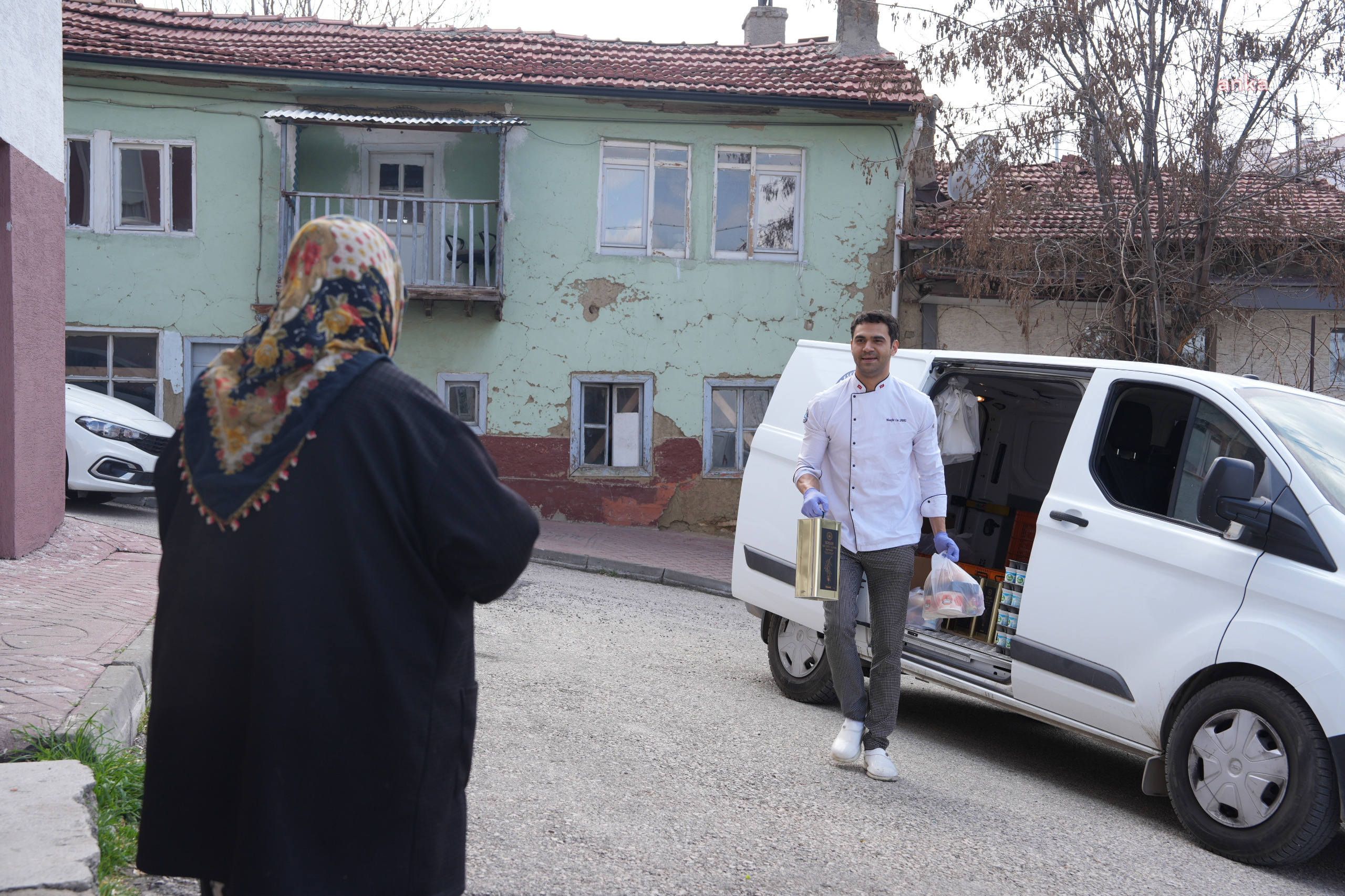 Eskişehir Büyükşehir Belediyesi'nden ihtiyaç sahibi vatandaşlara Dorlion zeytinyağı