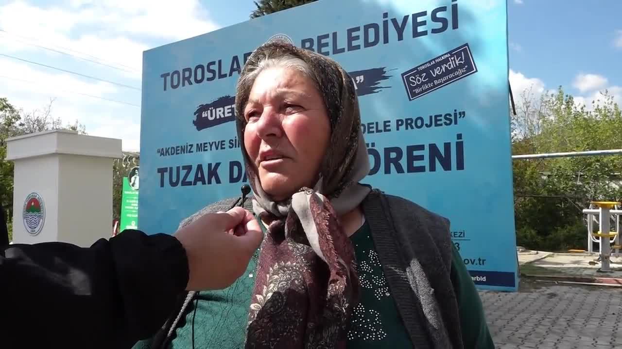 Toroslar Belediyesi tarafından Akdeniz meyve sineğine karşı 120 bin tuzak dağıtımına başlandı