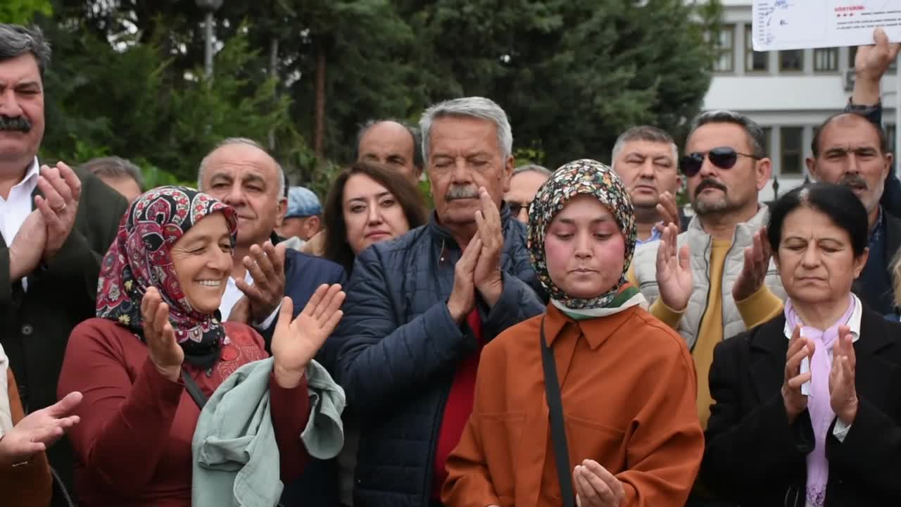 Mersin'de kurulmak istenen taş ocağına karşı köylüler eylem başlattı