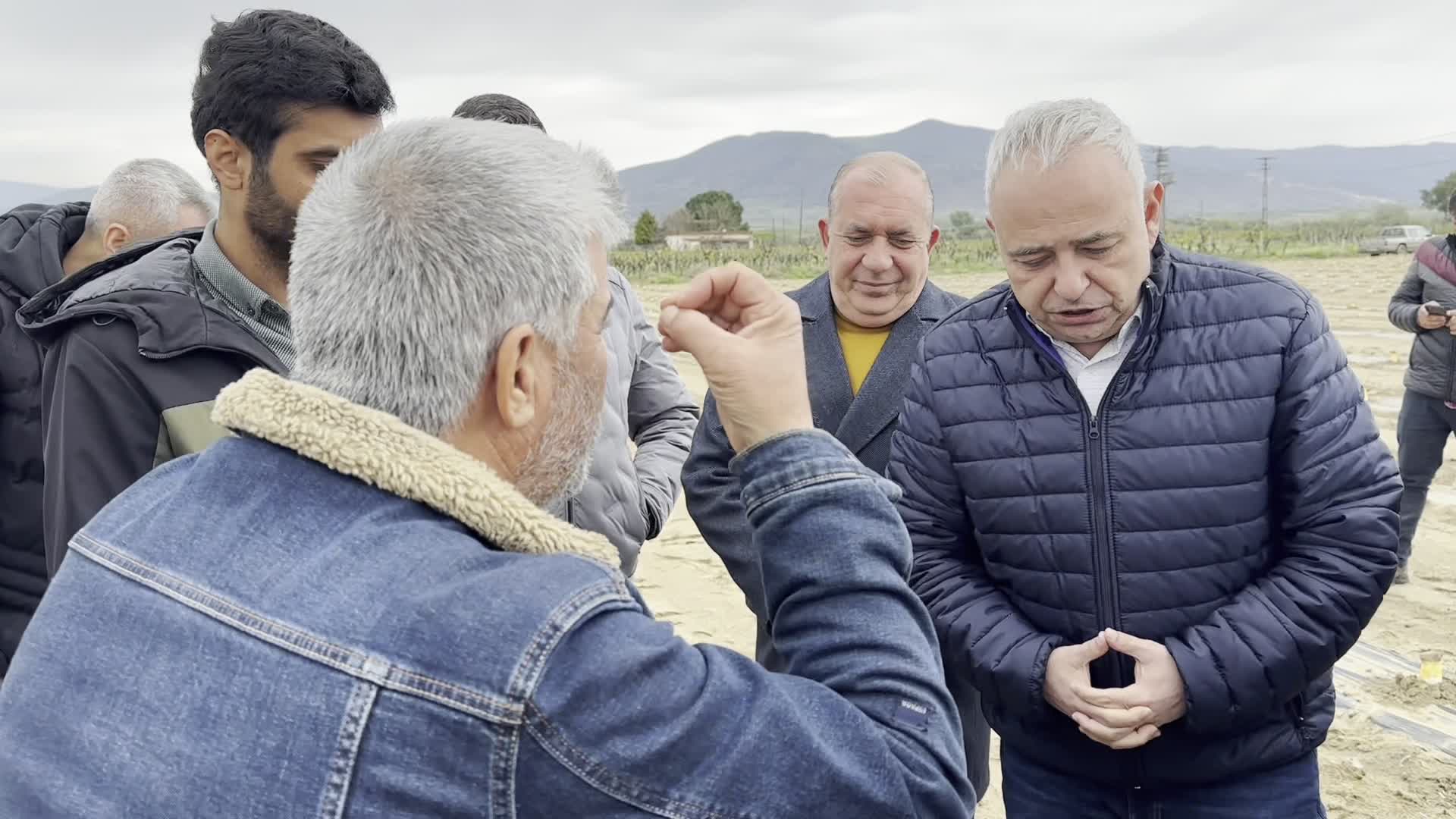 CHP’li Bakıroğlu’na dert yanan çiftçi: “Milli gelirden yıllardır alamadığımız hakkımızı istiyoruz”