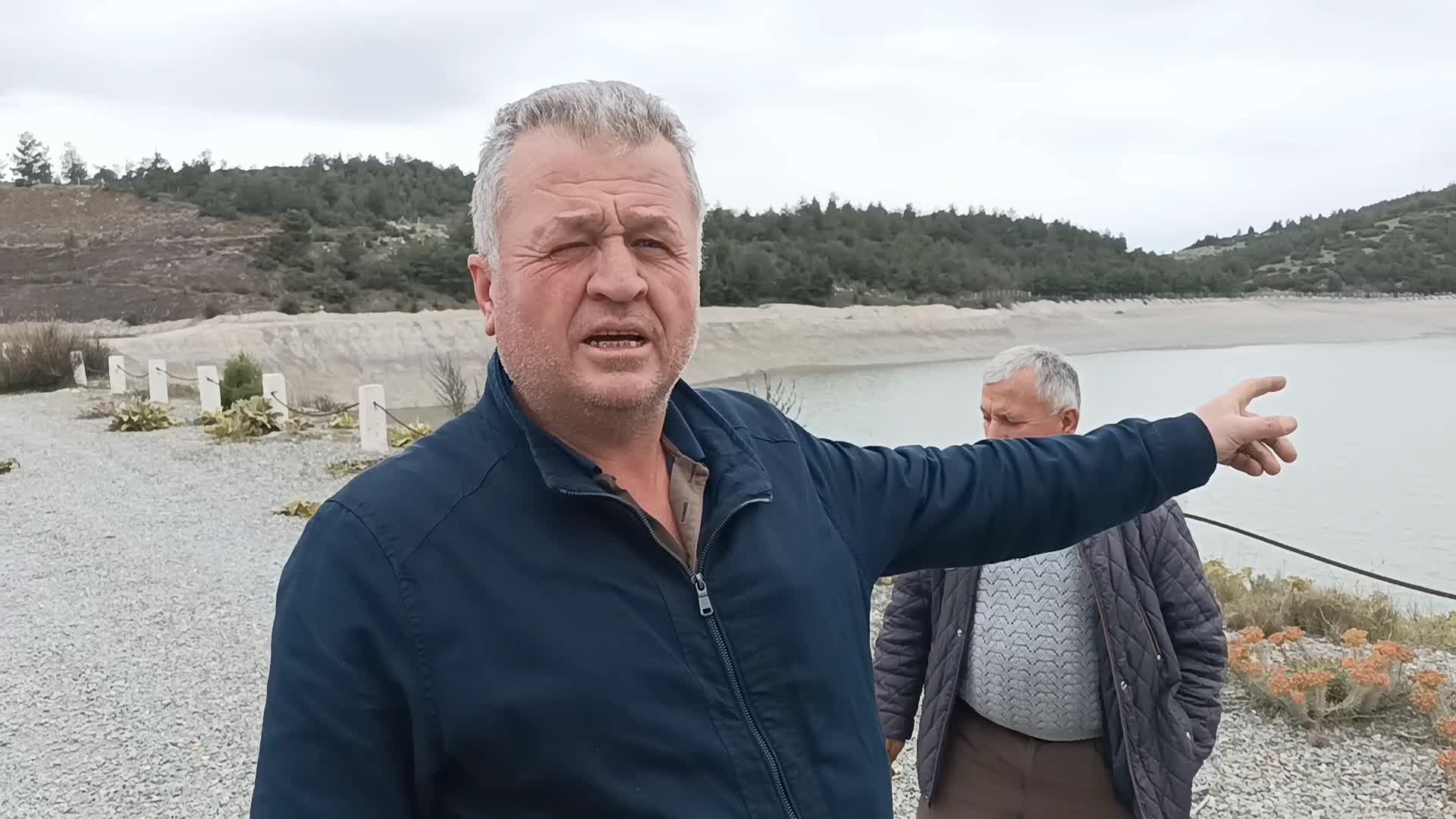 Aydın'ın Karacasu ilçesinde gölet sorunu yaşayan köylüler: "Dağdan gelen su gölete gitmek yerine dereye karışıyor"