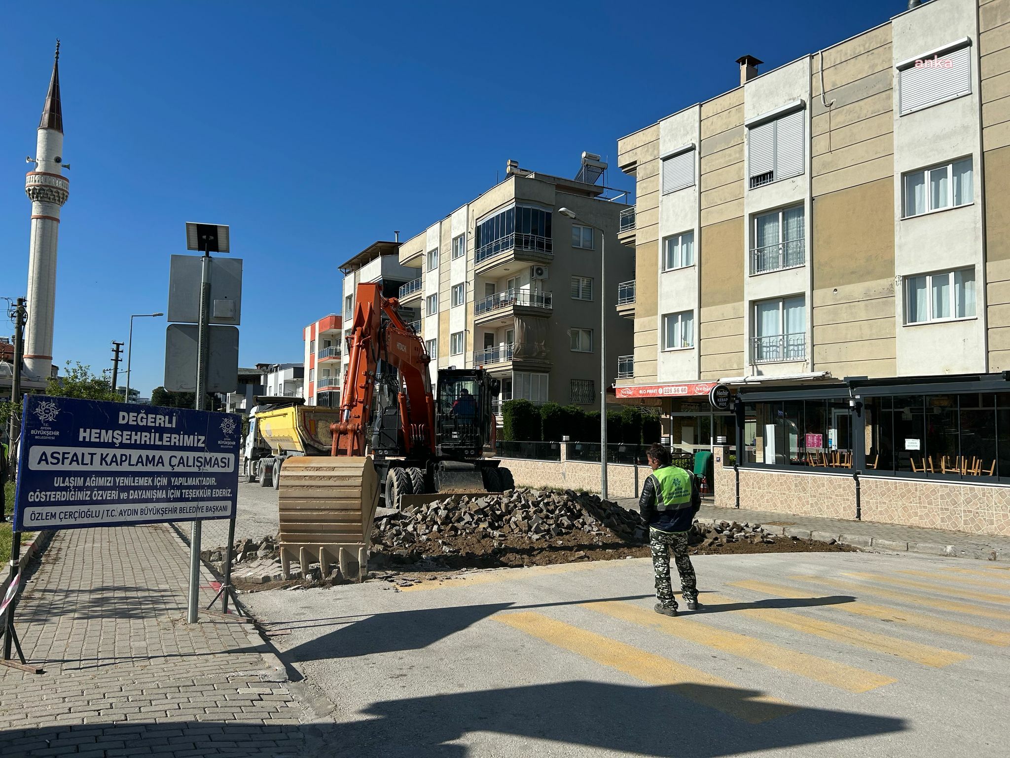 Aydın Büyükşehir Belediyesi, kent genelinde başlattığı yol çalışmalarını sürdürüyor