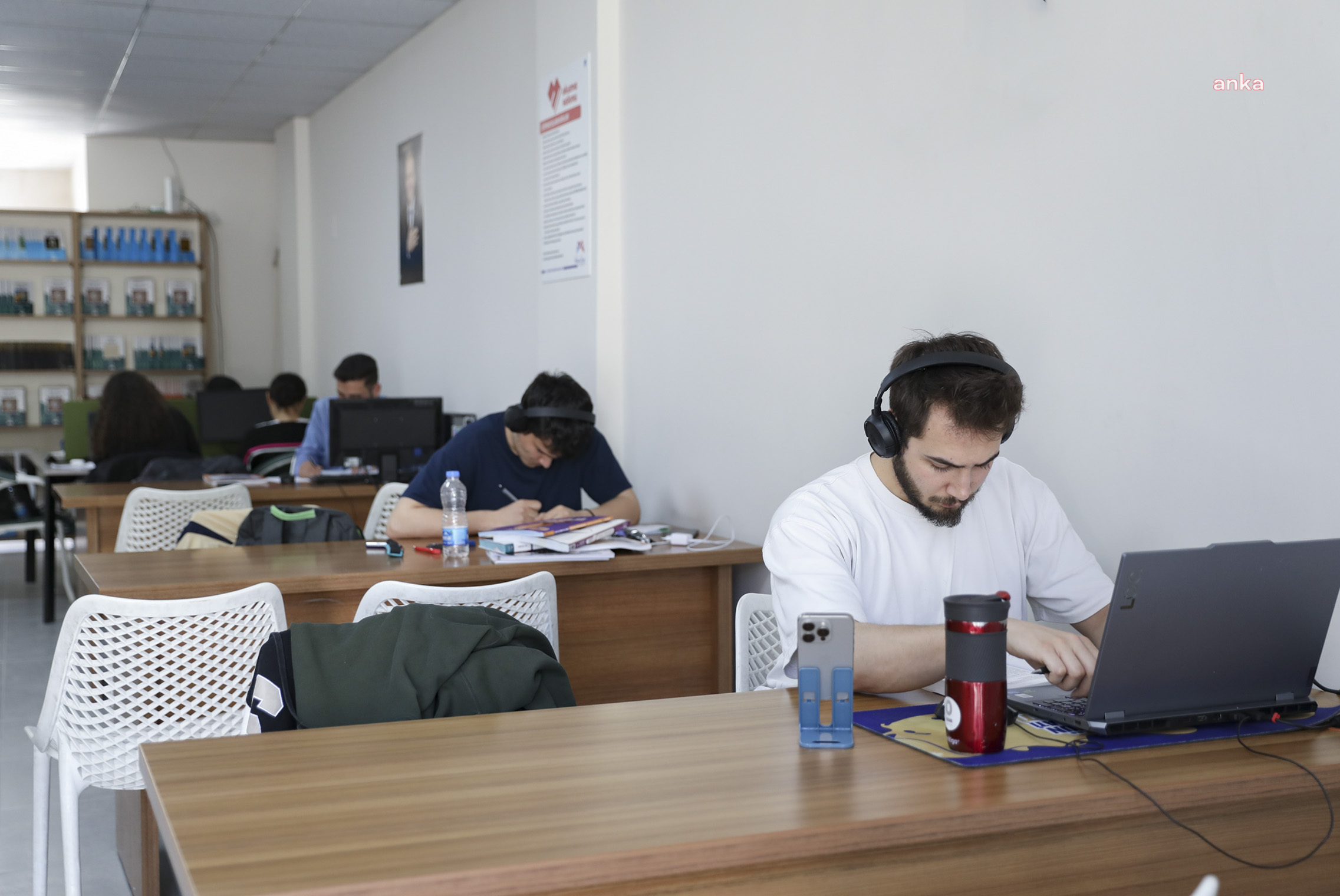 Mersin Büyükşehir Belediyesi’nin Gülnar'daki kütüphanesine, öğrencilerden yoğun ilgi