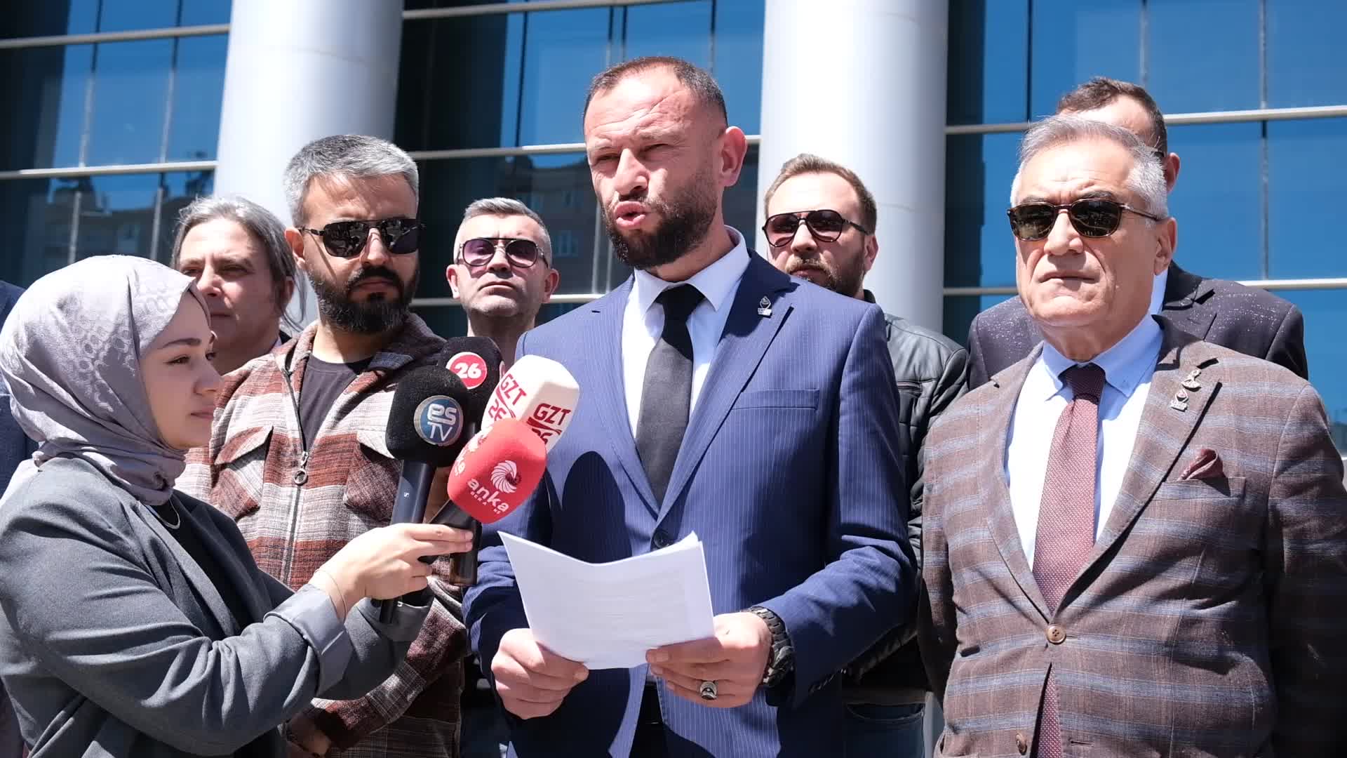 Zafer Partililer Eskişehir Adliyesi önünde toplandı: “Ümit Özdağ’ı serbest bırakın”