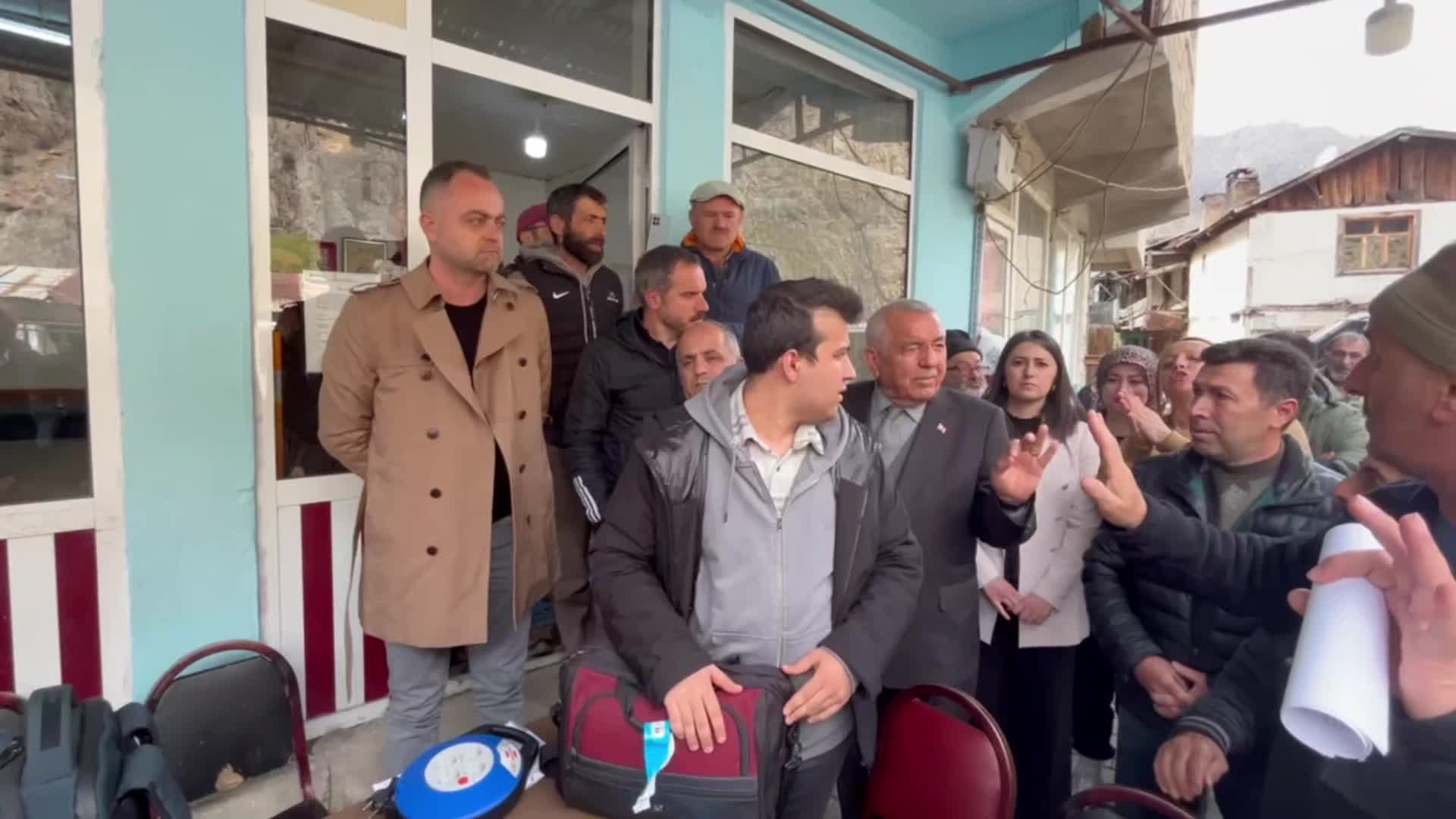 Yusufeli'nde kurulması planlanan HES projesi için bilgilendirme toplantısı, köylülerin tepkisi üzerine yapılamadı