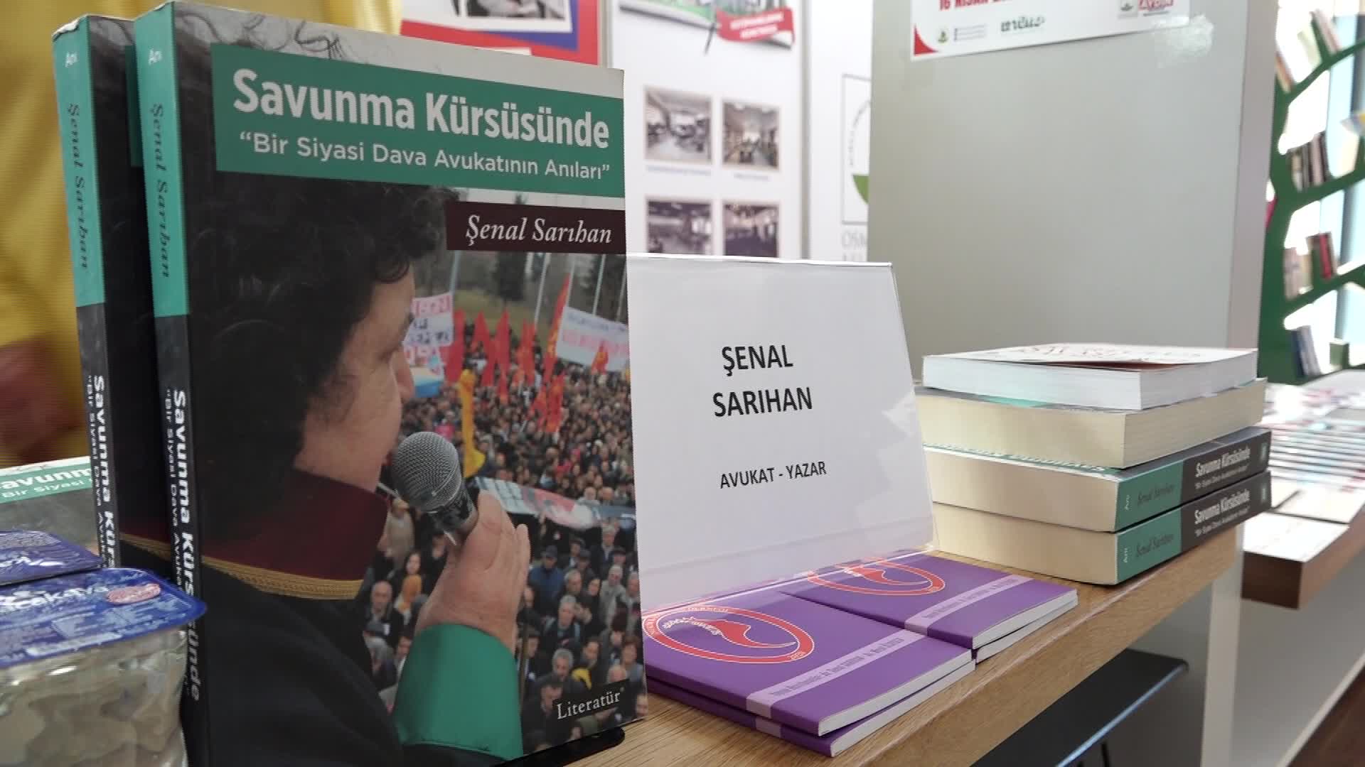 Şenal ve Zeki Sarıhan, Bursa Kitap Fuarı’nda okurlarıyla buluştu