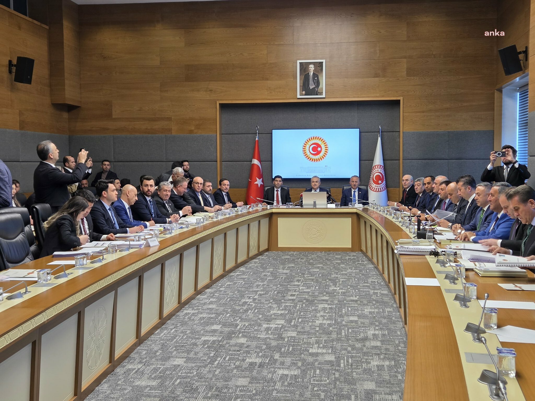TBMM KİT Komisyonu... CHP'li Polat: "'Devlet Demiryolları'nın adı 'devlet darboğaz yolları'na doğru hızlıca gidiyor"