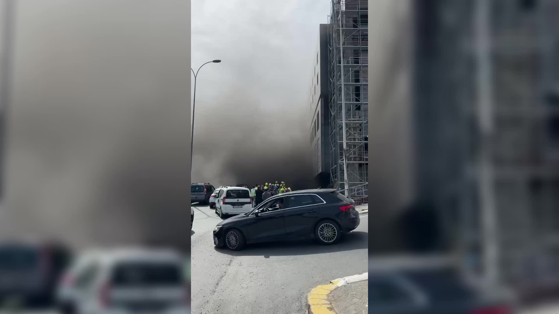 KYK yurdu şantiyesinde yangın: 3 işçi hastaneye kaldırıldı