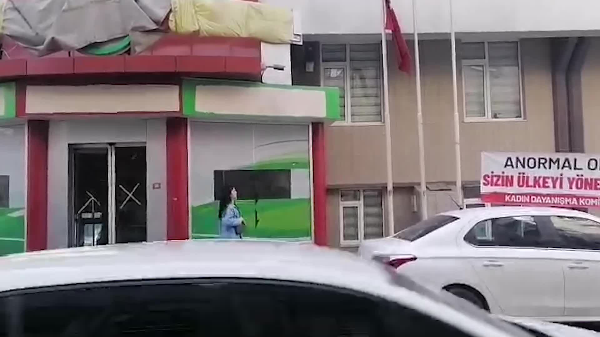Kadın Dayanışma Komiteleri’nden “normal doğum” pankartına tepki: “Anormal olan sizin ülkeyi yönetmeniz”
