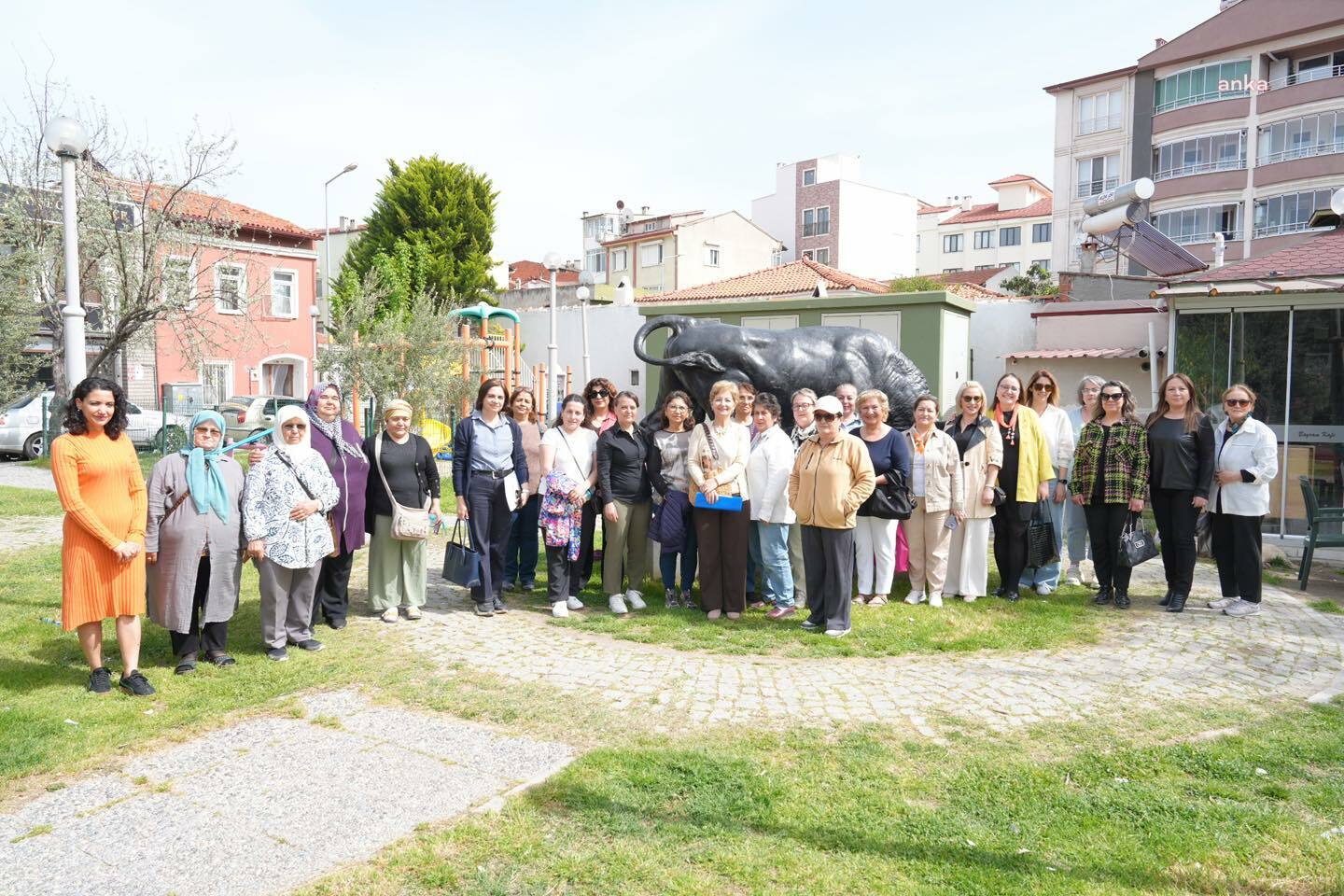 Burhaniye Belediyesi'nin kadınlar buluşması, Mahkeme Mahallesi'nde devam etti