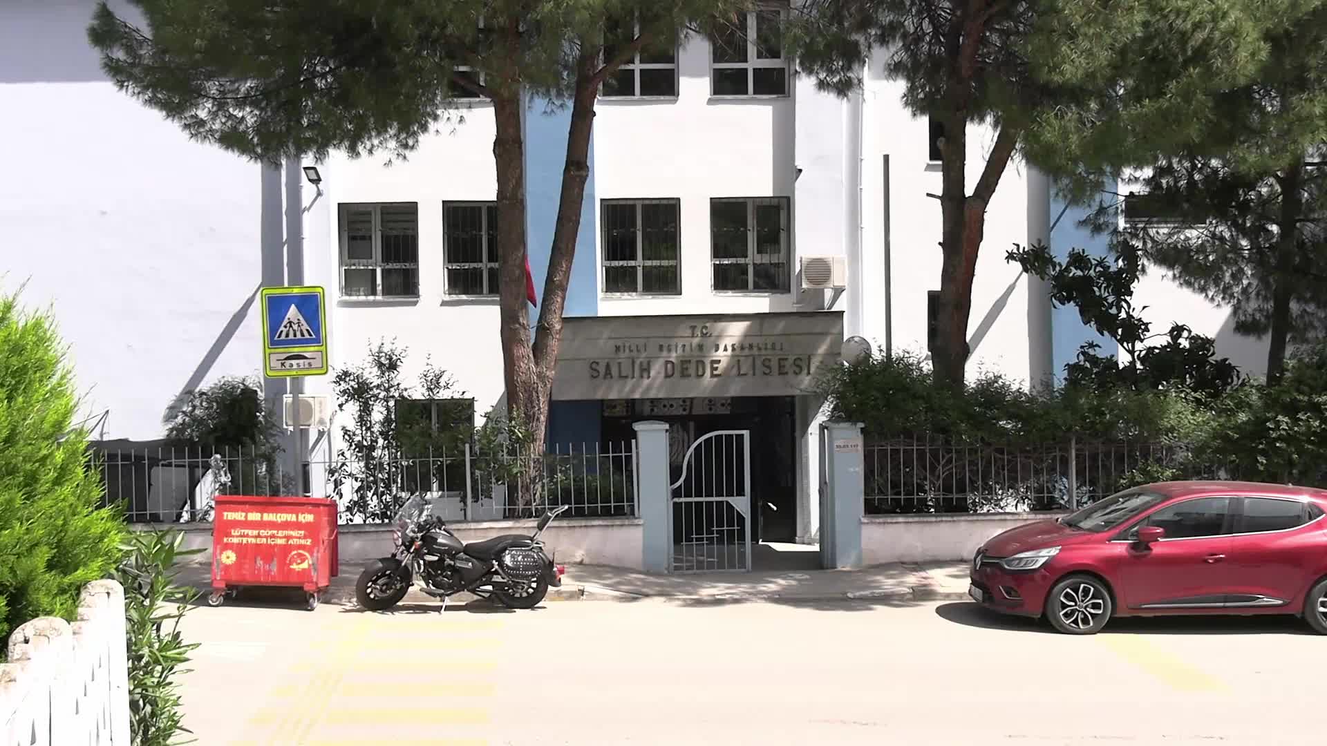 Eğitim-İş İzmir'den Anadolu lisesinin meslek lisesine dönüştürülmesine tepki: "Okul kültürünü bozmaya çalışmaktan vazgeçin"