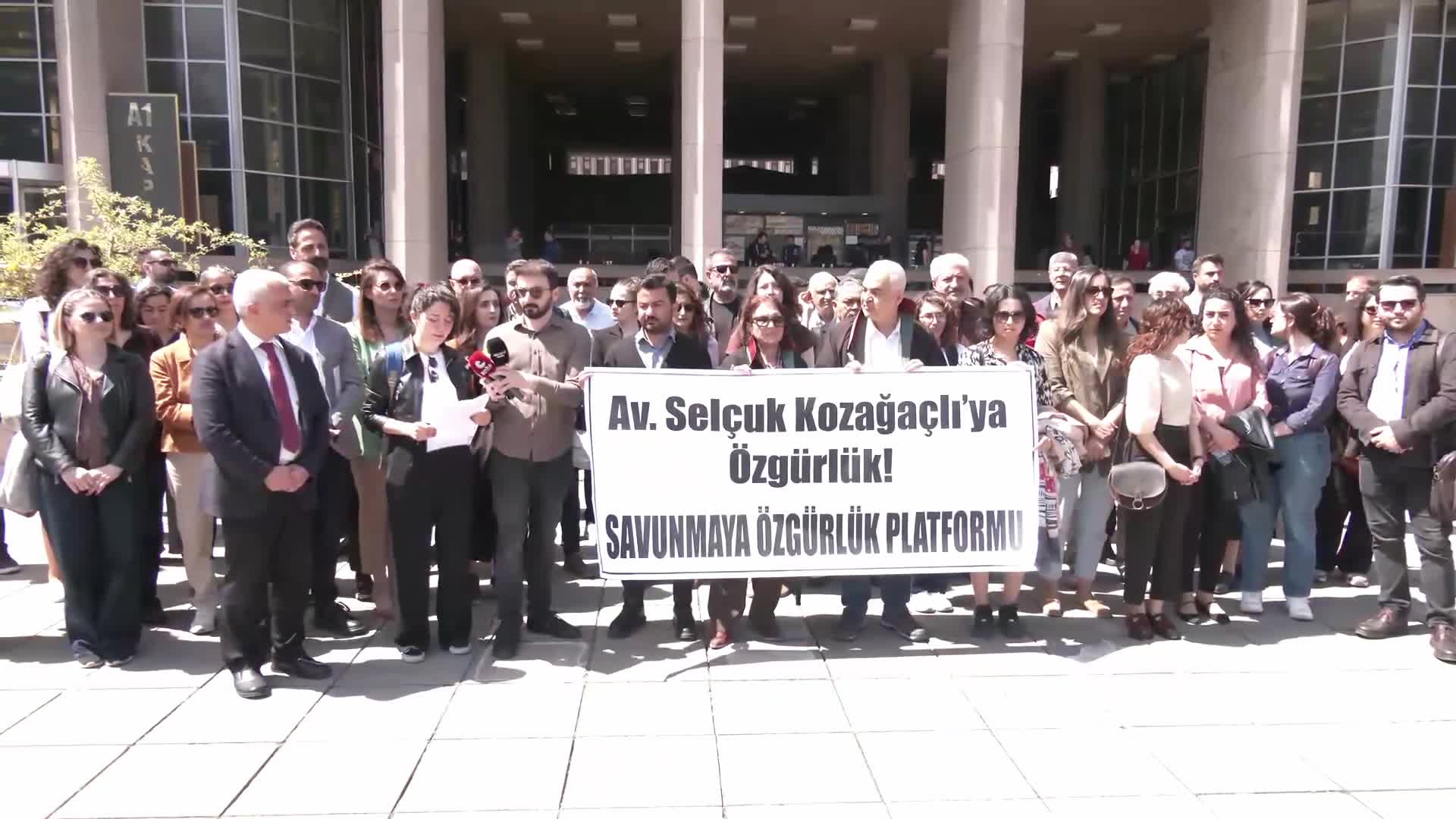 Avukatlardan Kozağaçlı'nın yeniden cezaevine gönderilmesine tepki: "Tahliyeyle umutlanan herkese gözdağı vermek istiyorsunuz ancak korku duvarı çoktan aşıldı"
