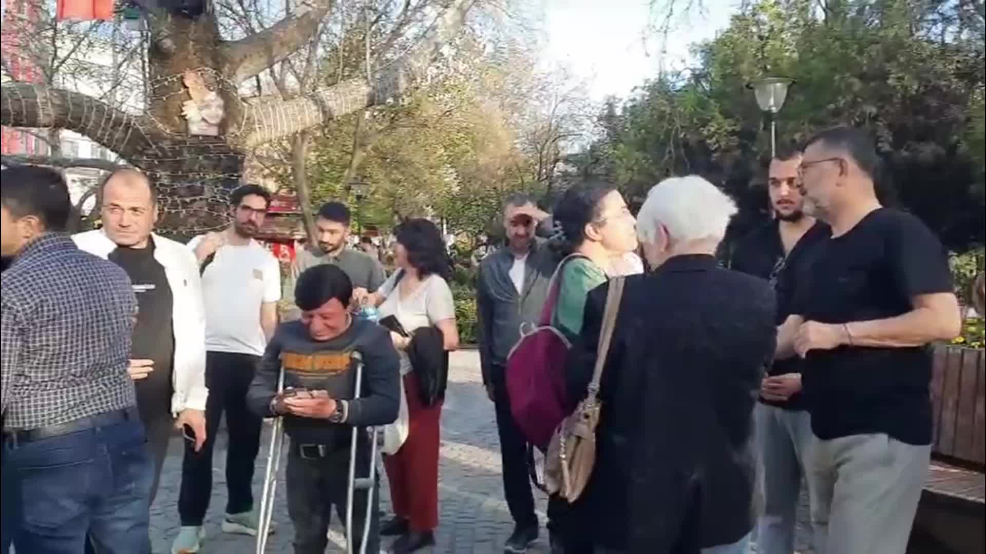 CHP’li Veli Ağbaba: İnşallah 30 milyon imzayı bulacağız ve 30 milyon imzayı bulunca da mevcut seçilen cumhurbaşkanının bir meşruiyeti kalmayacak