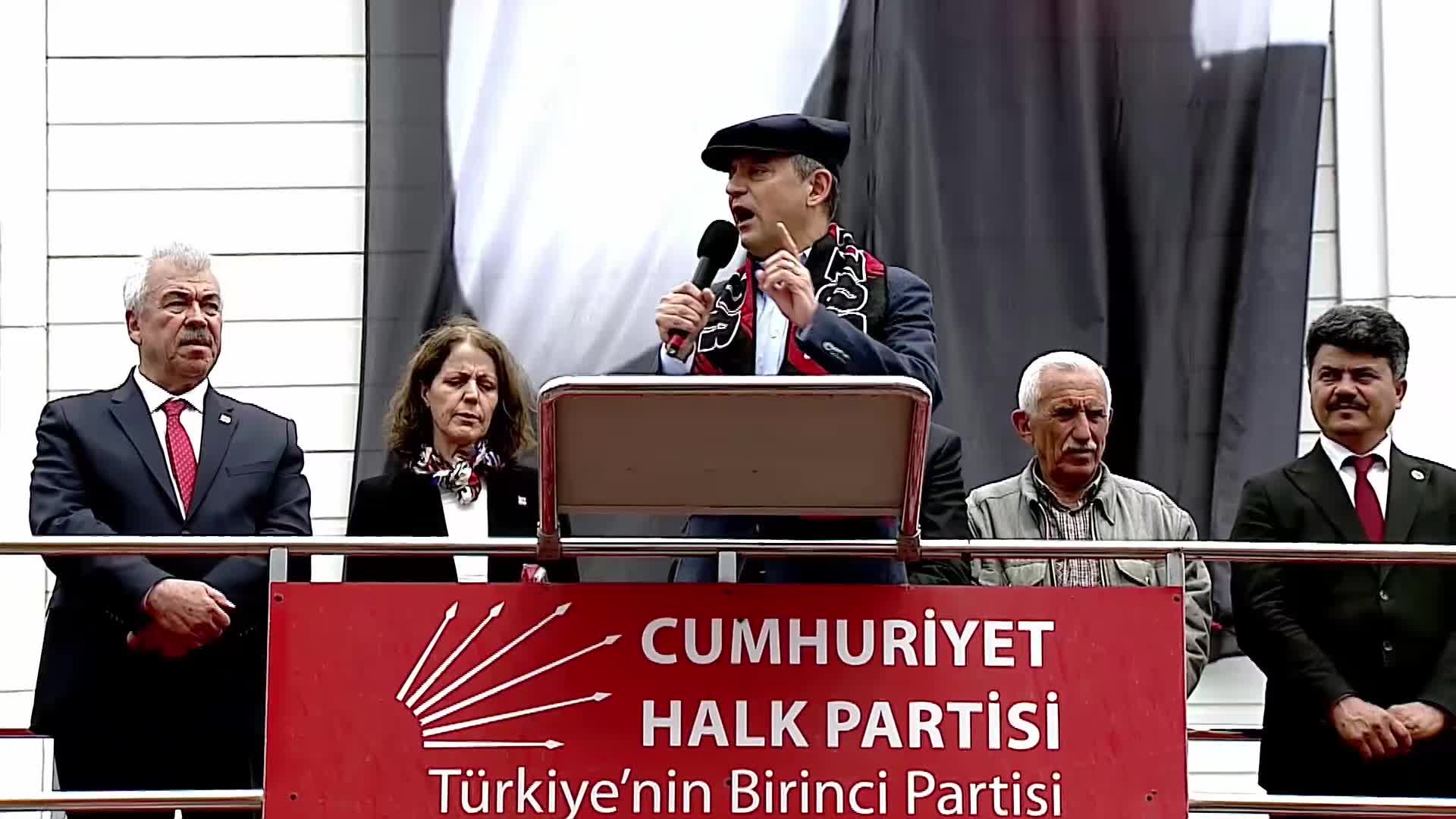CHP'nin “Millet İradesine Sahip Çıkıyor” mitingi... Özgür Özel: "En yüksek faizde Venezuela, Yozgat ve Zimbabve var. Yozgat’ı Venezuela ve Zimbabve’nin arasına sokanlara yazıklar olsun"