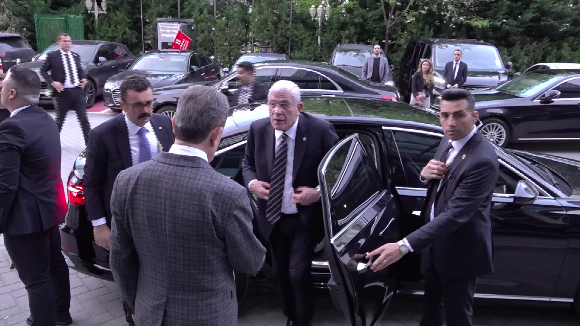 Müsavat Dervişoğlu, Demir - Hacıeyüpoğlu çiftinin nikahında şahitlik yaptı