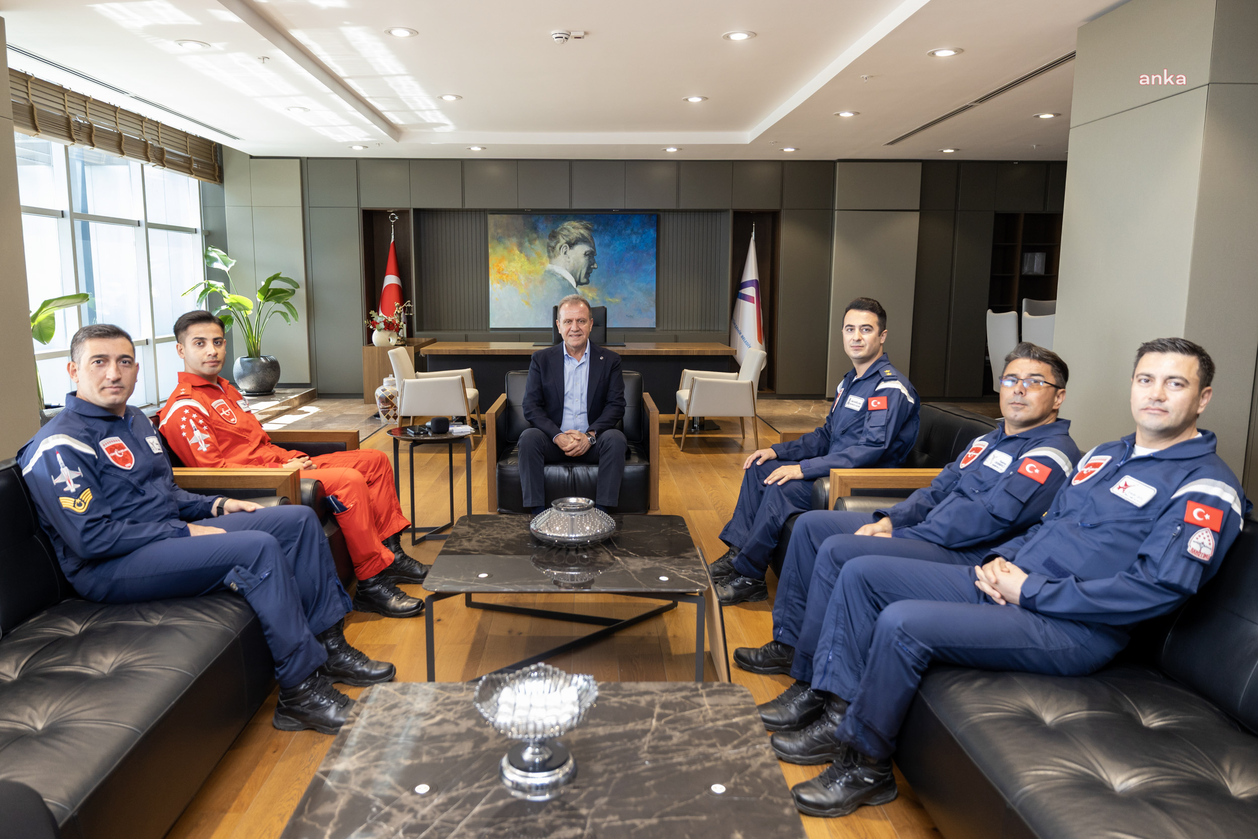 Mersin Büyükşehir Belediye Başkanı Seçer, Türk Yıldızları ekibini ağırladı