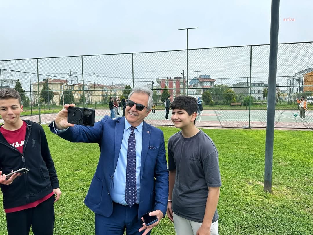 Bandırma Belediye Başkanı Dursun Mirza, gençler ve çocuklarla bir araya geldi