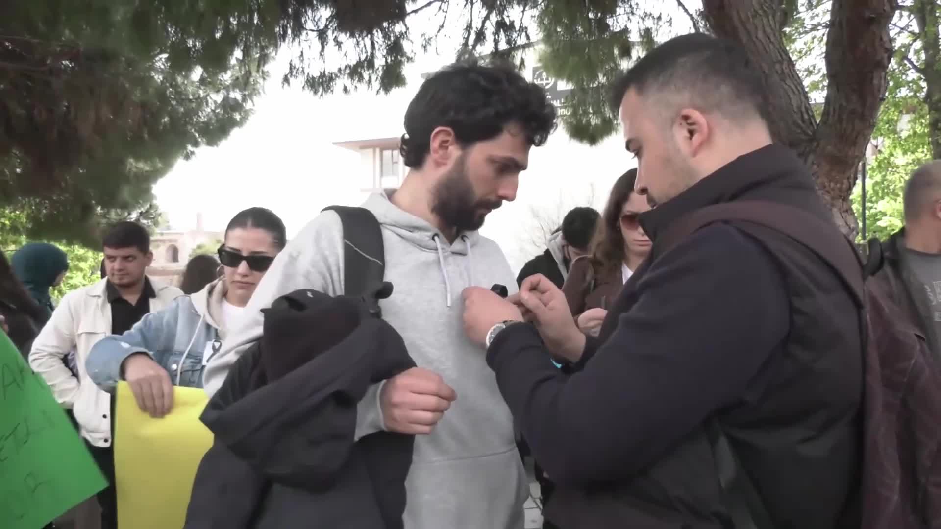 Öğretmenlerden, "15 bin atama" kararına tepki..."En az 87 bin ücretli öğretmen sayısı kadar atama yapılmalıdır. Ücretli öğretmenlik kaldırılmalıdır"