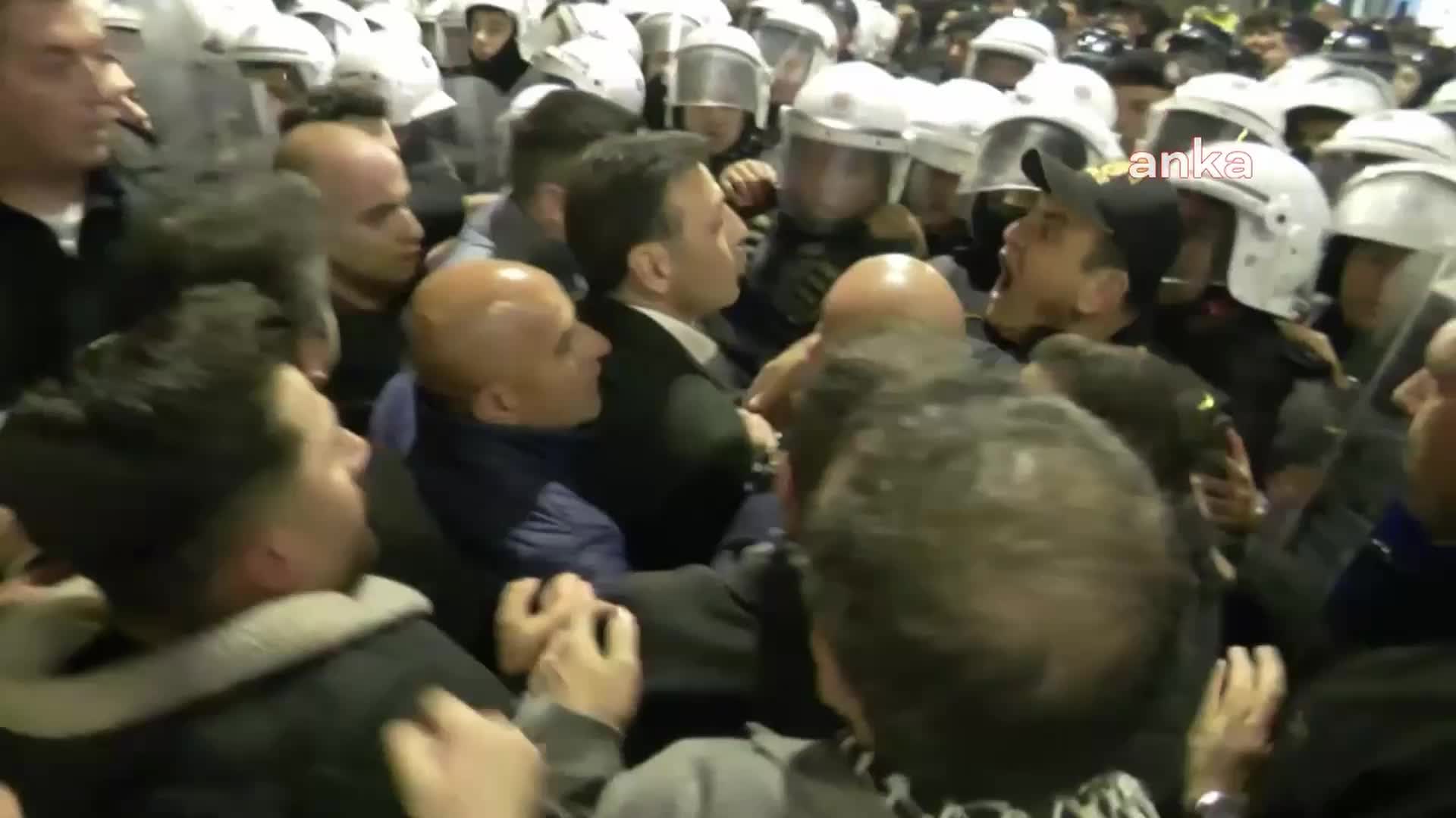 CHP’nin İstanbul’da yapmak istediği ’Filistin’ yürüyüşü engellendi AK Parti’nin İzmir yürüyüşüne izin verildi