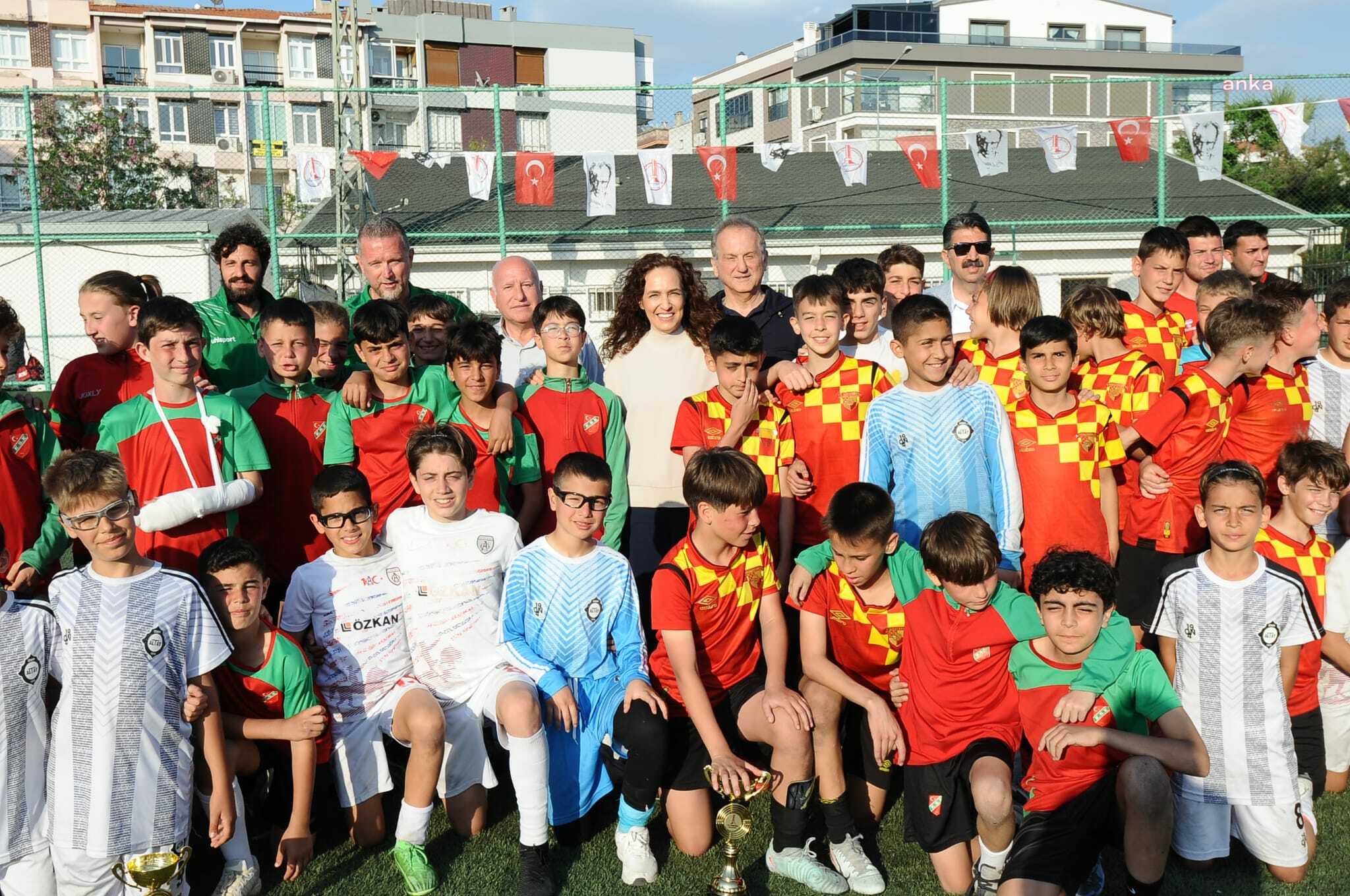 Geleceğin futbol yıldızları Karşıyaka’da buluştu