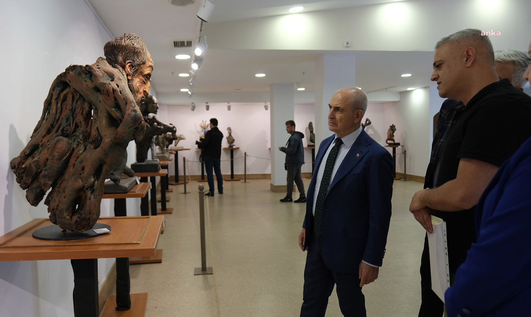 Ağaç köklerinden sanata: “İkinci Hayat” sergisi ziyarete açıldı