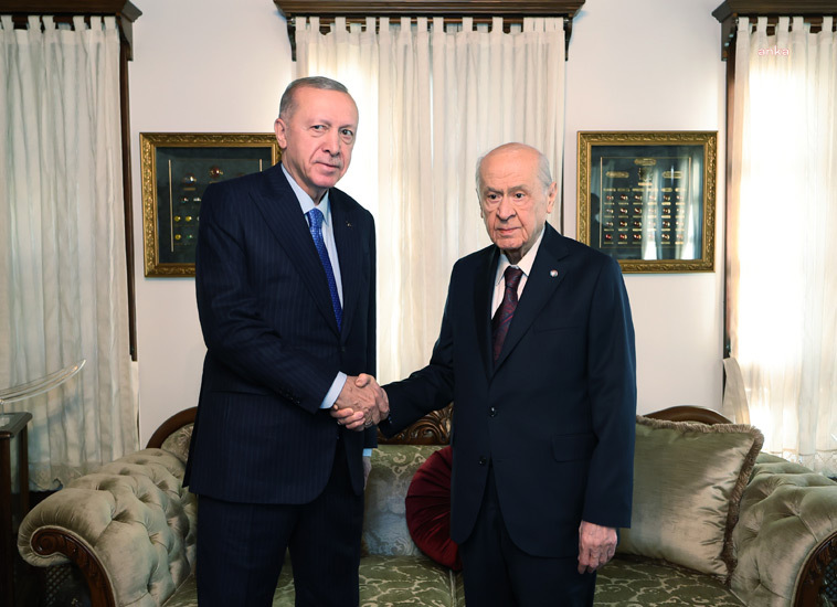 Yazar Türköne, "Erdoğan'ın çözüm sürecini bitireceğini ve Bahçeli'nin erken seçim çağrısı yapacağını" ileri sürdü