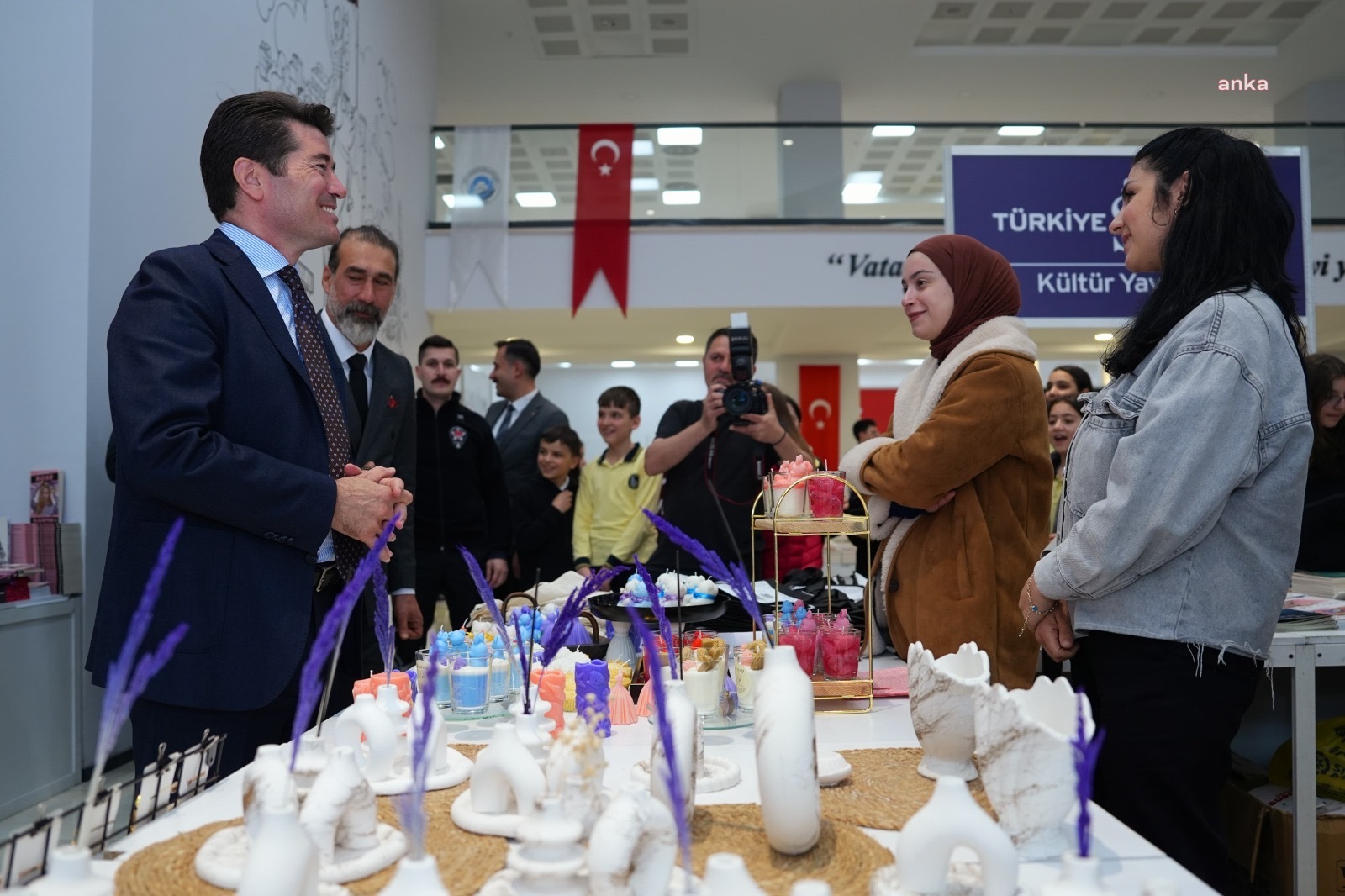 Ortahisar Belediye Başkanı Kaya, 23 Nisan dolayısıyla düzenlenen etkinliklere katıldı