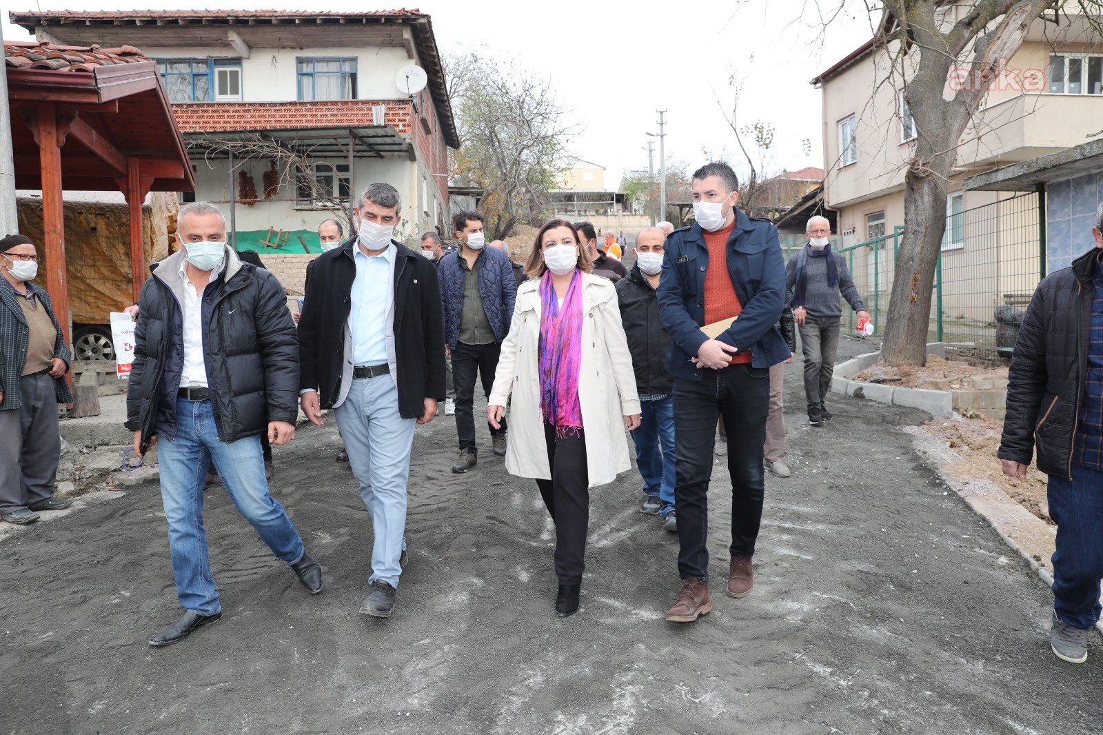 İZMİT BELEDİYESİ, NEBİHOCA MAHALLESİNİ ÇAMUR ÇİLESİNDEN KURTARIYOR