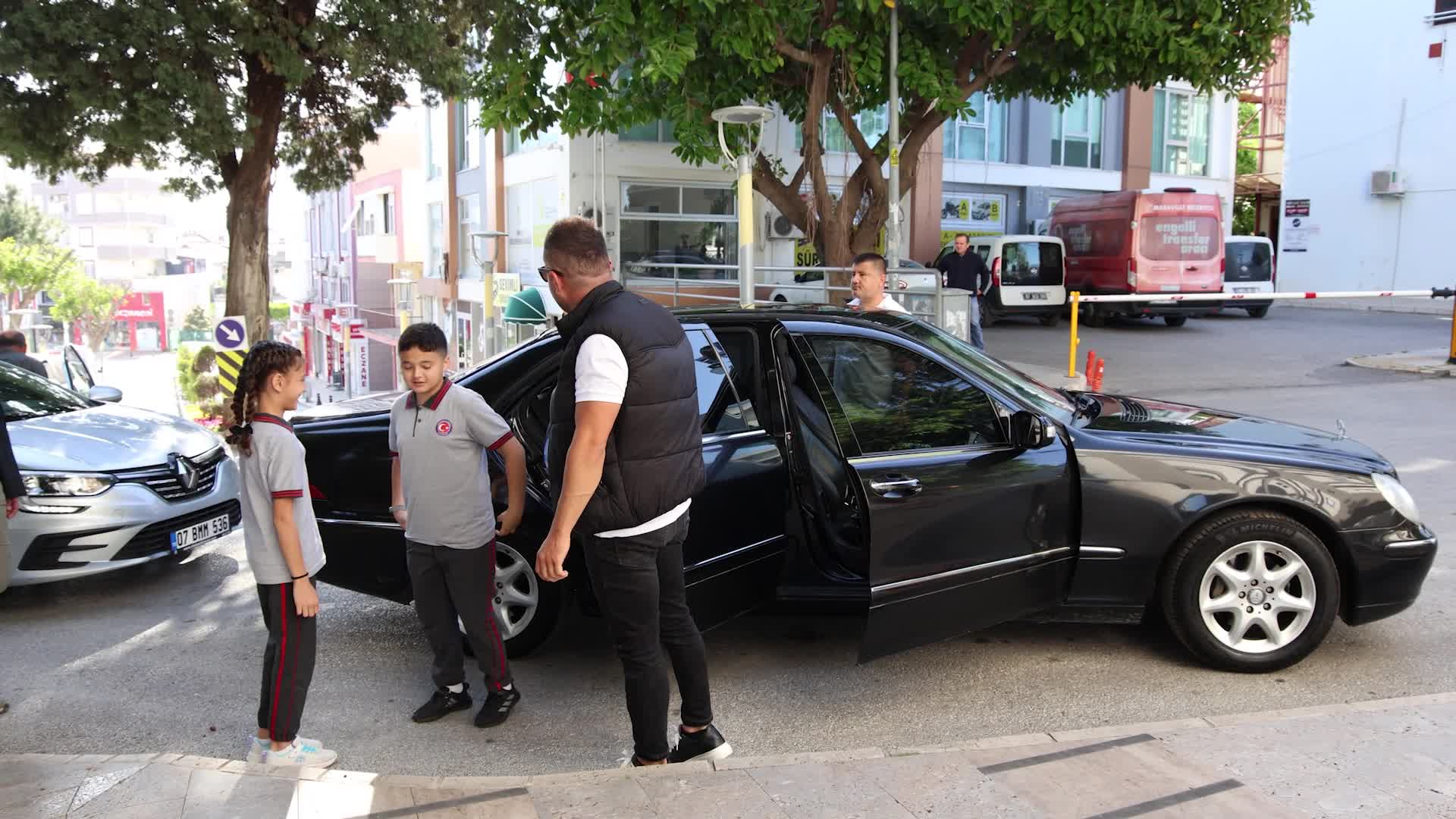Manavgat Belediye Başkanı Kara, koltuğunu ilkokul öğrencisi Ahmet Çınar Zincir’e emanet etti