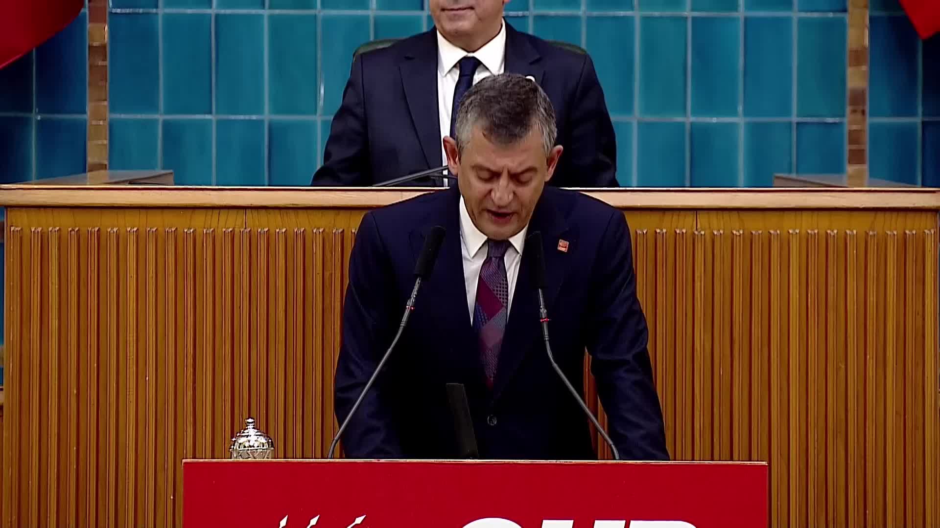 CHP grup toplantısı... Özgür Özel: "15 Temmuz’da nasıl cuntacılar gittiler, TRT’yi ele geçirdilerse ama en sonunda milletten şamar yediler; 19 Mart cuntası da TRT’yi ele geçirmiş olabilir ama millet bizimledir"