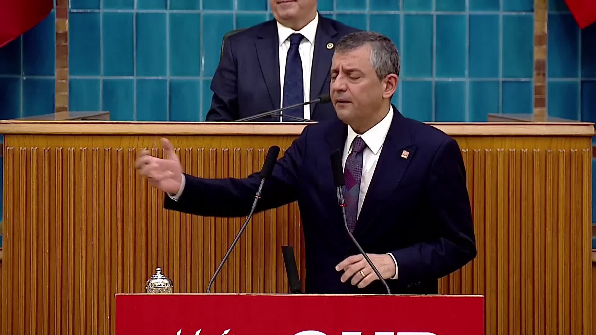 CHP grup toplantısı... Özgür Özel'den Eurofighter mesajı: "Kimse endişelenmesin. Şansölyeyle ilgili bakanlarla gider yüz yüze görüşürüz"