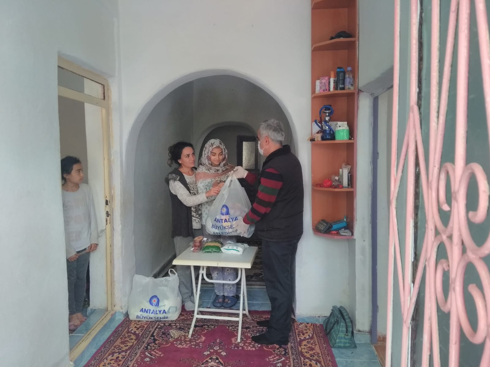 ANTALYA BELEDİYESİ, ÇÖLYAK HASTALARINA GLUTENSİZ GIDA YARDIMINI SÜRDÜRÜYOR