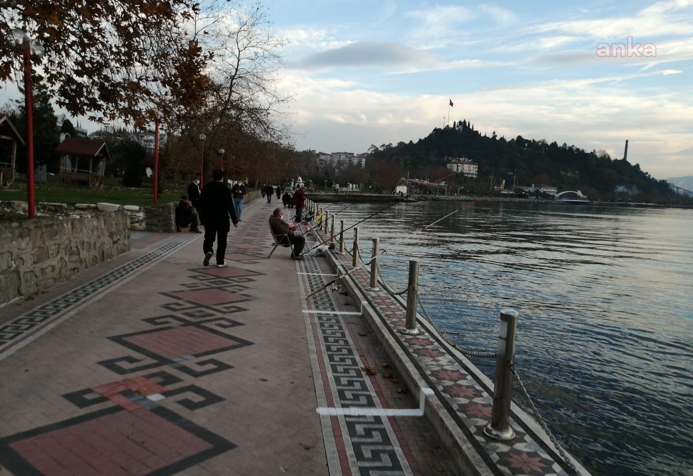 KDZ.EREĞLİ'DE AMATÖR BALIKÇILARA 3 METRE MESAFE DENETİMİ