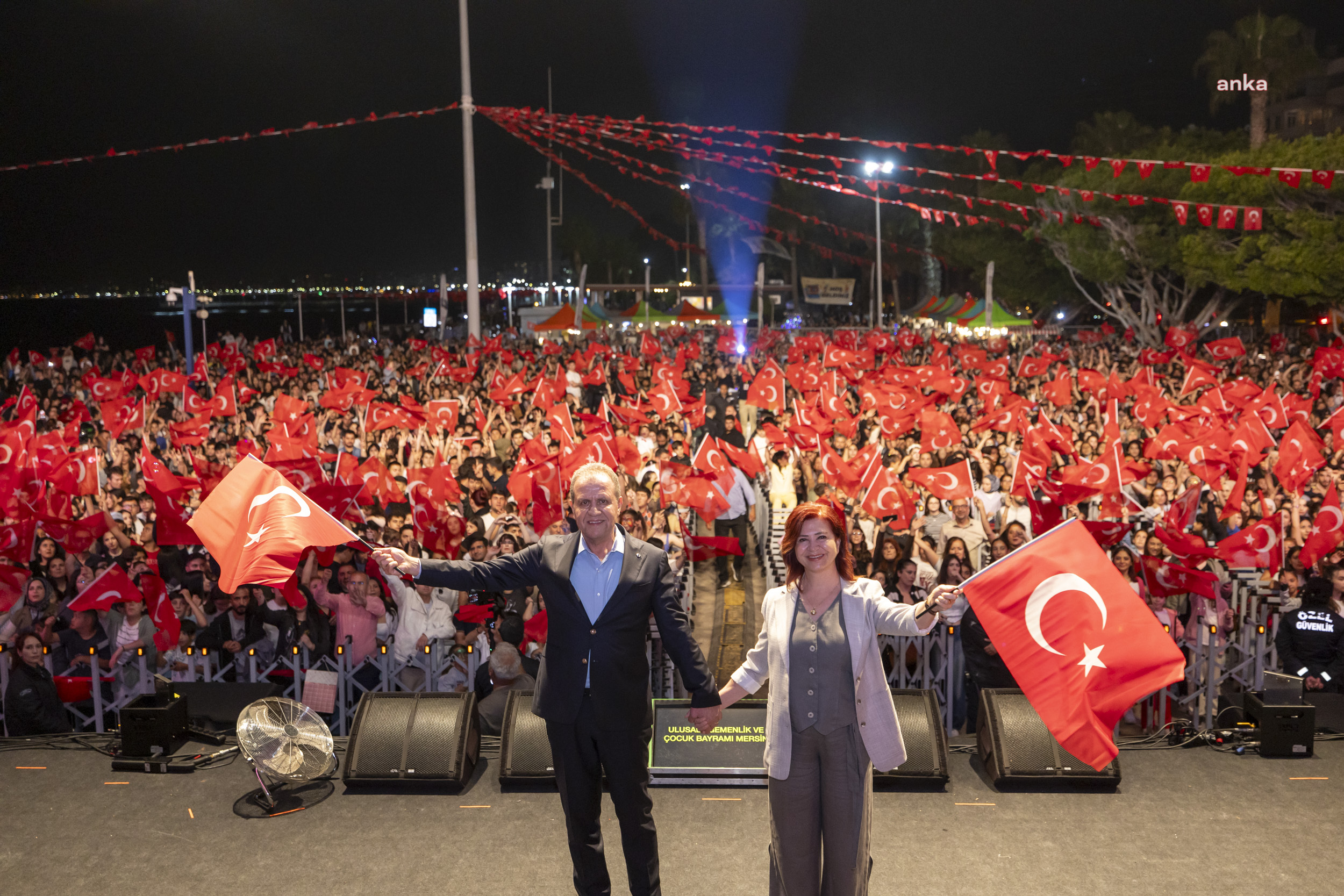 Mersin Büyükşehir Belediye Başkanı Seçer, Ulusal Egemenlik ve Çocuk Bayramı konserine katıldı