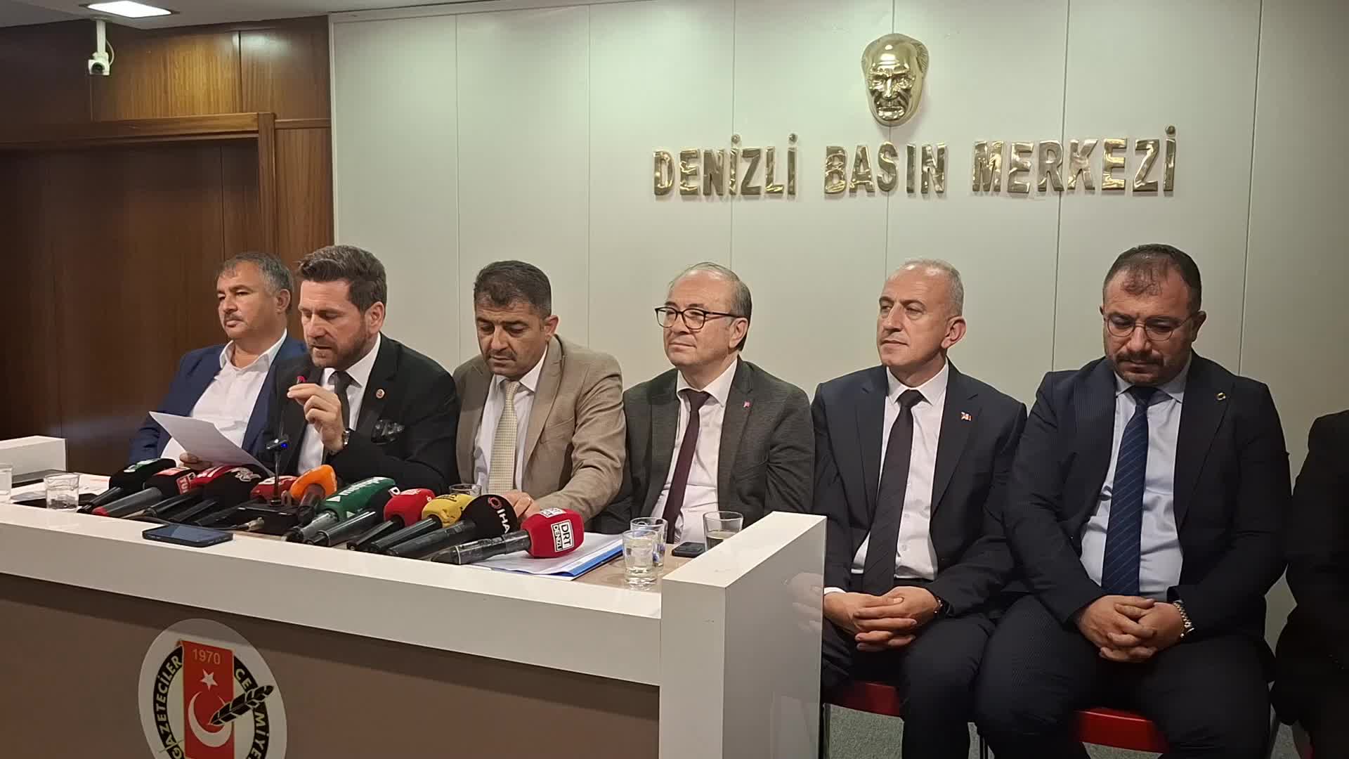 Tavas Belediye Başkanı Kadir Tatık: "Tüm tütün üreticilerimize buradan sesleniyoruz; firmalar eğer avans vermezse sözleşmelerinizi geri alın"