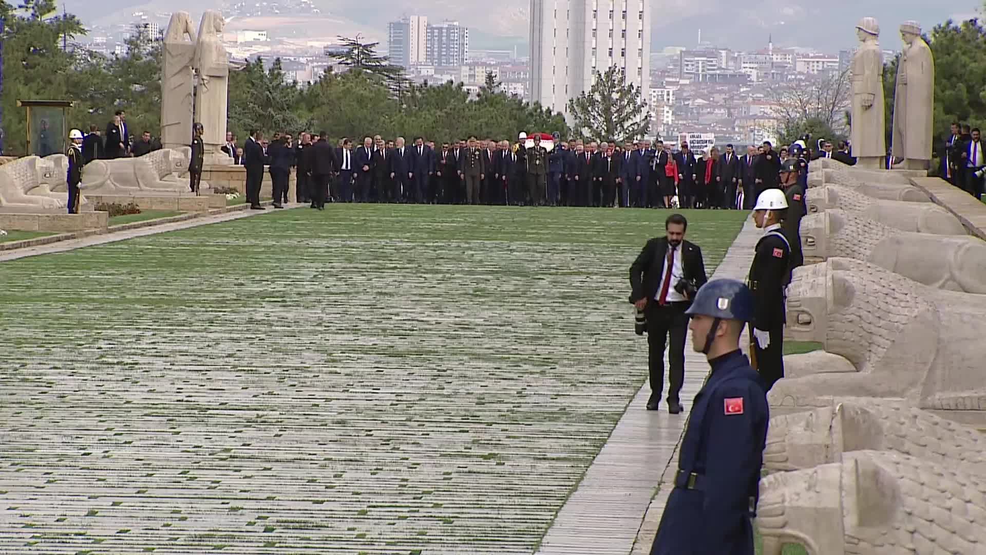 TBMM Başkanı Kurtulmuş ve devlet erkanı Anıtkabir’de: "23 Nisan, geleceğimizi inşa etme azmimizin bir vesilesi"