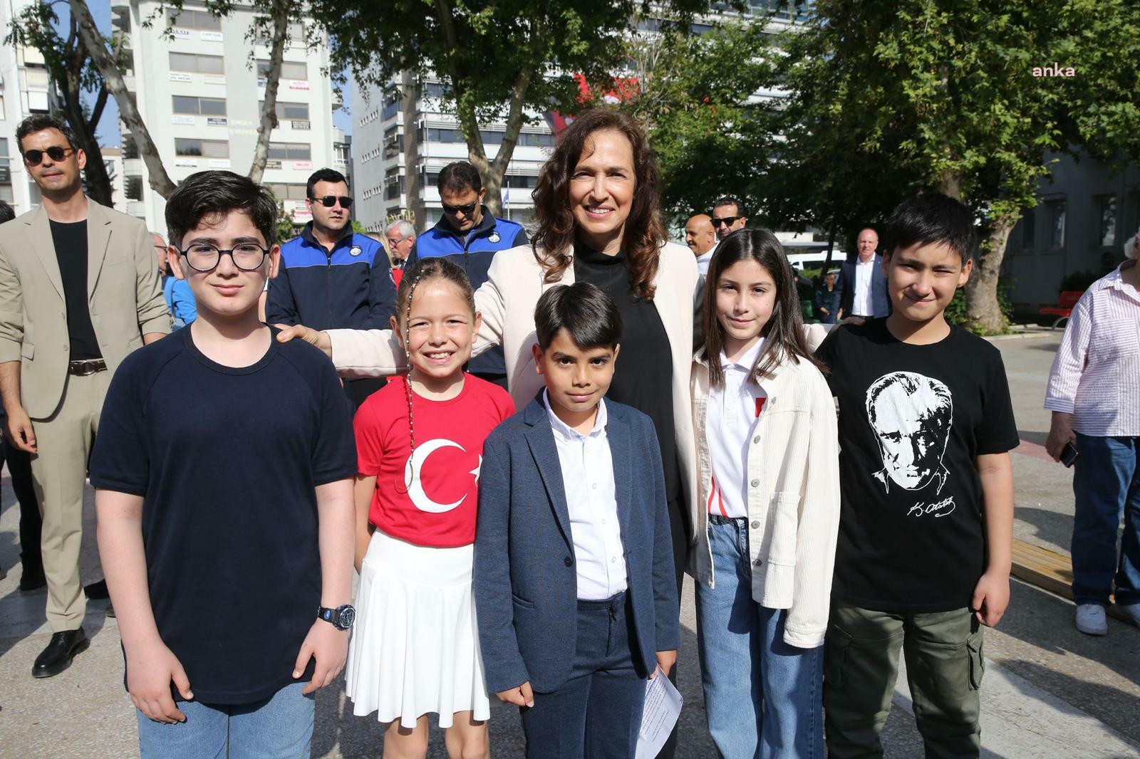 Karşıyaka'da 23 Nisan kutlamaları çoşkuya sahne oldu