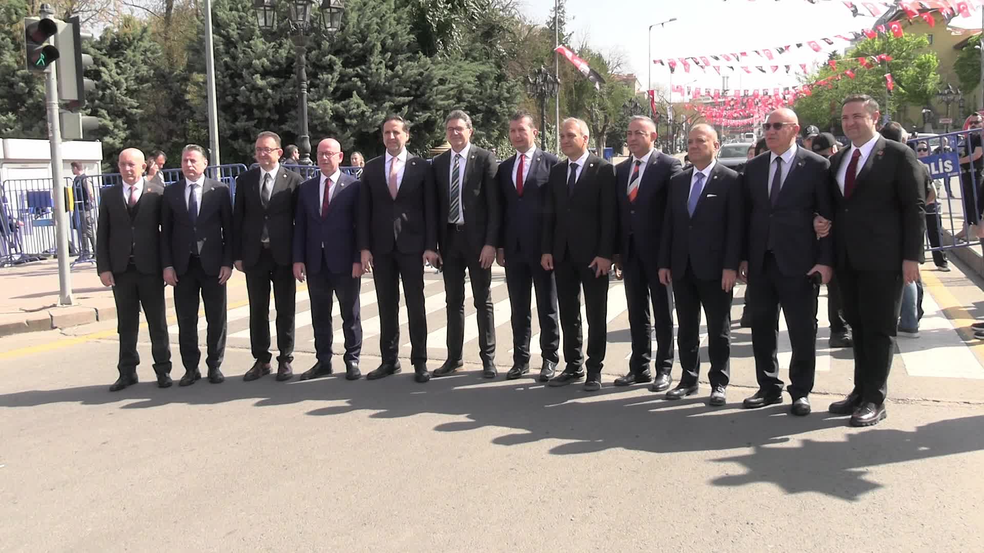 Mahmut Tanal'dan Ankara Valisi'ne: "İçişleri Bakan Yardımcısı’nın düğünü için yolları kapatırken, 23 Nisan'ı kutlamamızı neden yasaklıyorsunuz"