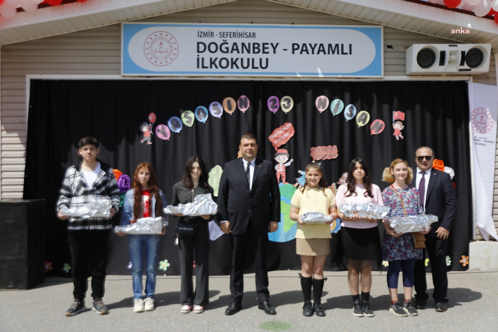 Seferihisar’da 23 Nisan coşkusu Cumhuriyet Meydanı’nda başladı