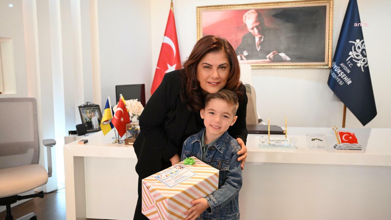 Aydın Büyükşehir Belediye Başkanı Çerçioğlu, koltuğunu 4. sınıf öğrencisi Zehra’ya devretti