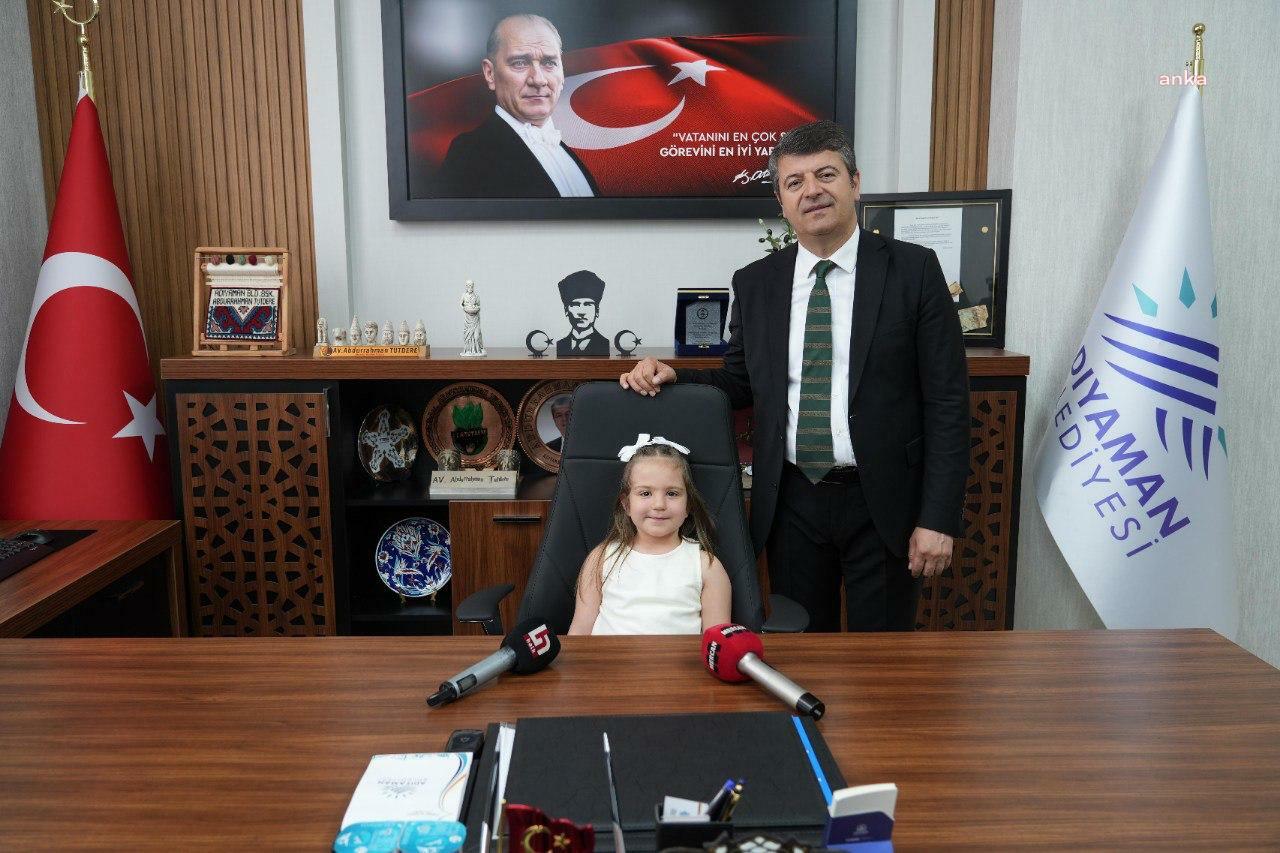 Adıyaman Belediye Başkanı Tutdere, 23 Nisan'da koltuğunu çocuklara devretti