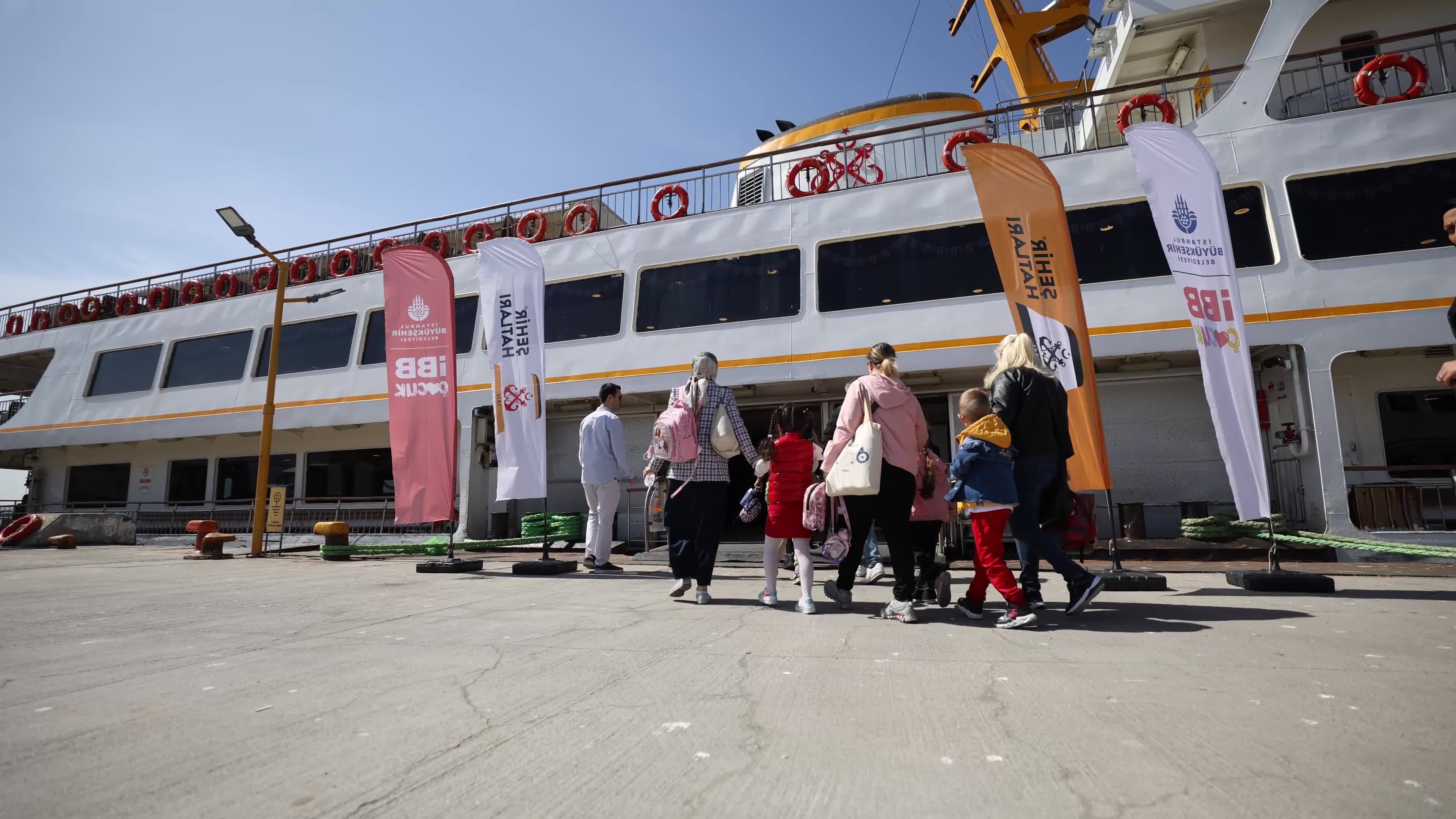 Şehir Hatları'ndan 23 Nisan'a özel boğaz turu... Genel MÜdür Güçlü Şeneler: “Niyetimiz İstanbul’da, Boğazı görmemiş, keyfini sürmemiş kimse kalmaması”