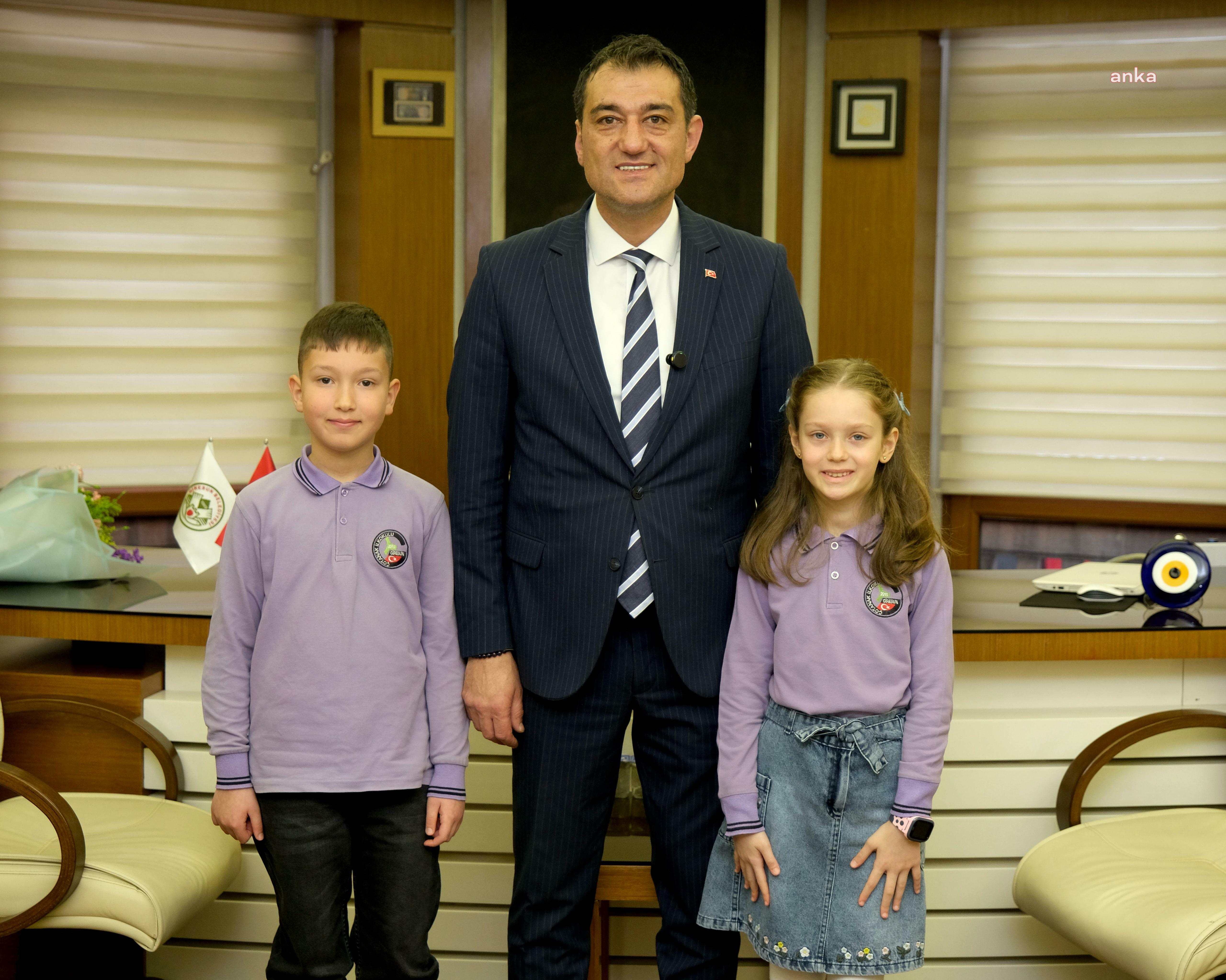 Giresun Belediye Başkanı Köse, koltuğunu ilkokul öğrencisi Feyza'ya devretti