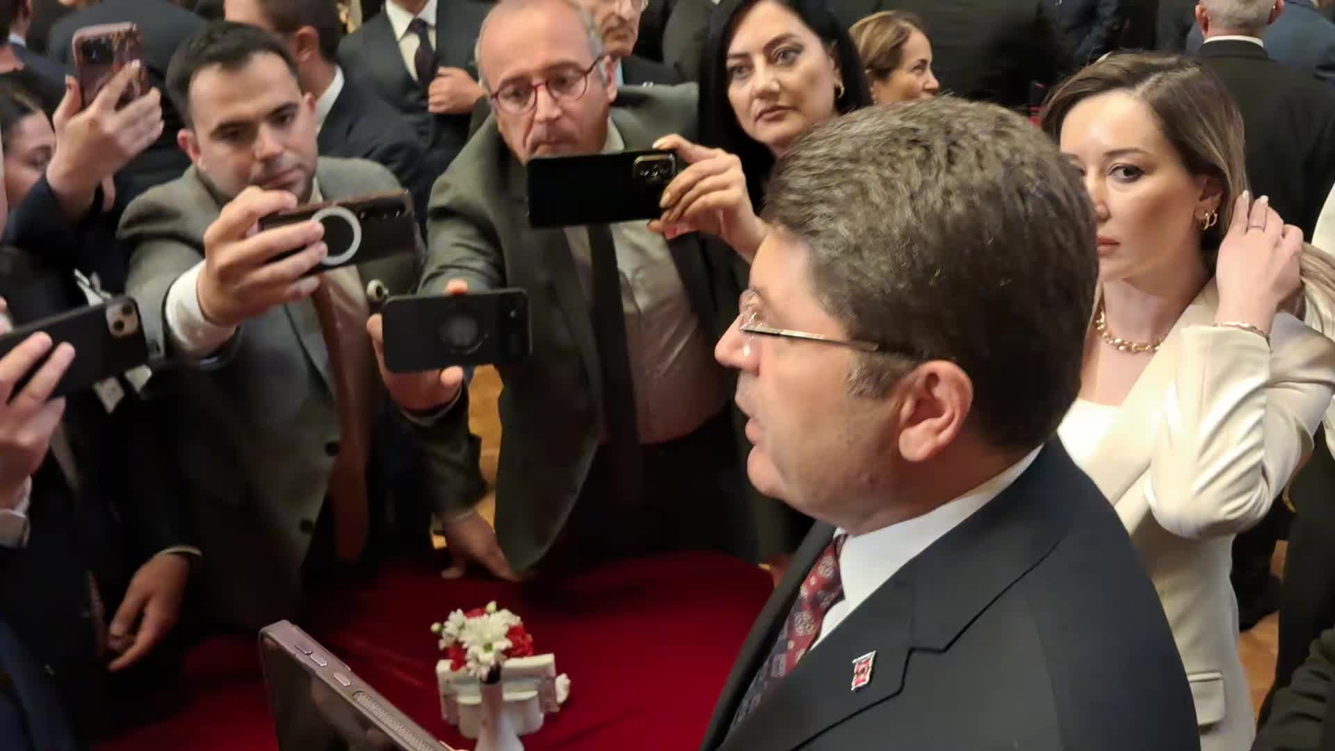 Adalet Bakanı Yılmaz Tunç: DEM Parti grup başkanvekilleri ile yarın Adalet Bakanlığı'nda bir görüşme gerçekleştireceğiz