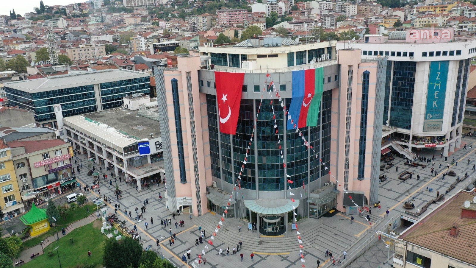 İZMİT'TE YAŞANAN KÖPEK KATLİAMINA İLİŞKİN BELEDİYE'DEN AÇIKLAMA