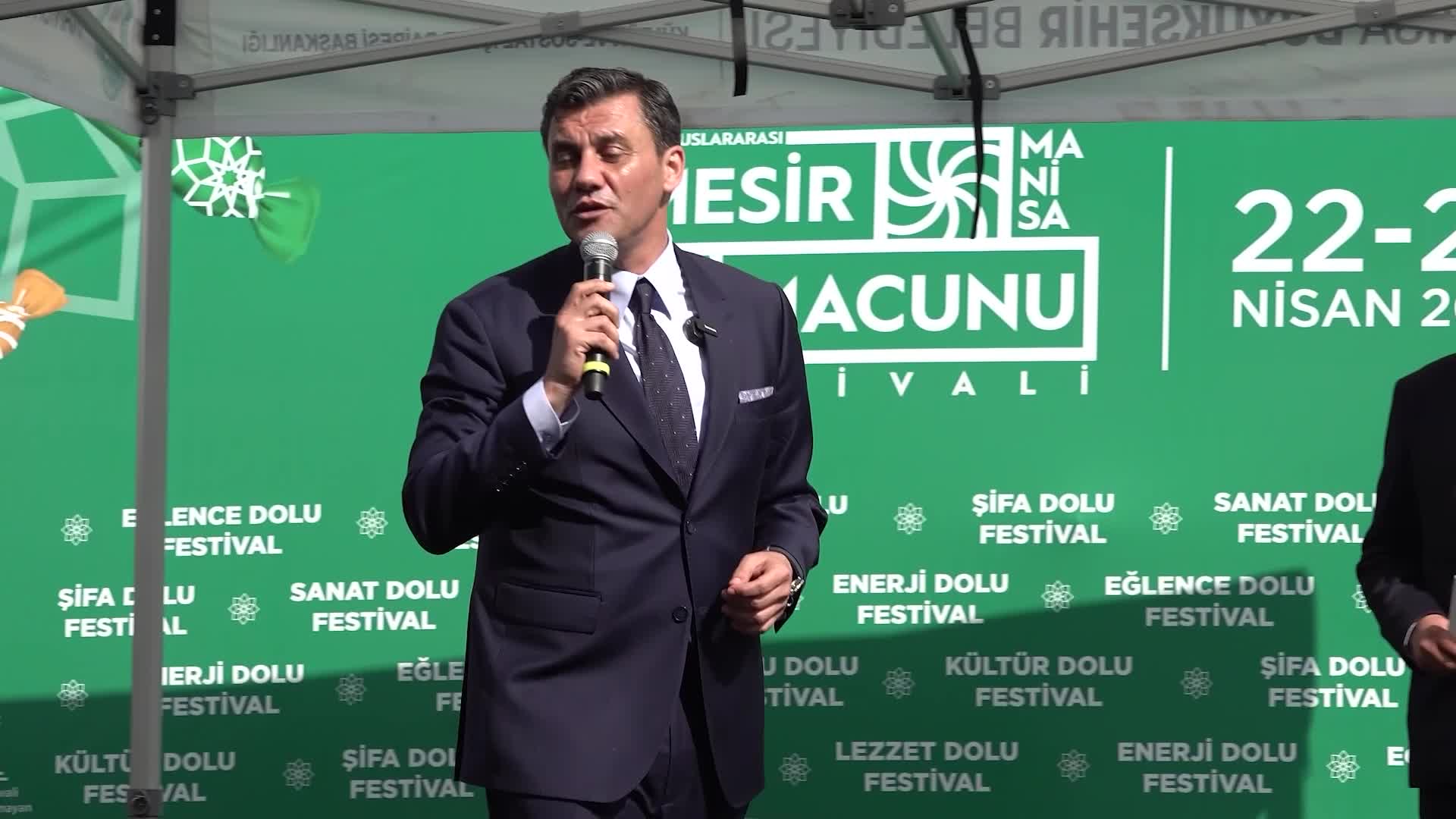 Manisa'da düzenlenen "Çocuklarla Atatürk’ün Yolunda" söyleşisine yazar Sinan Meydan konuk oldu